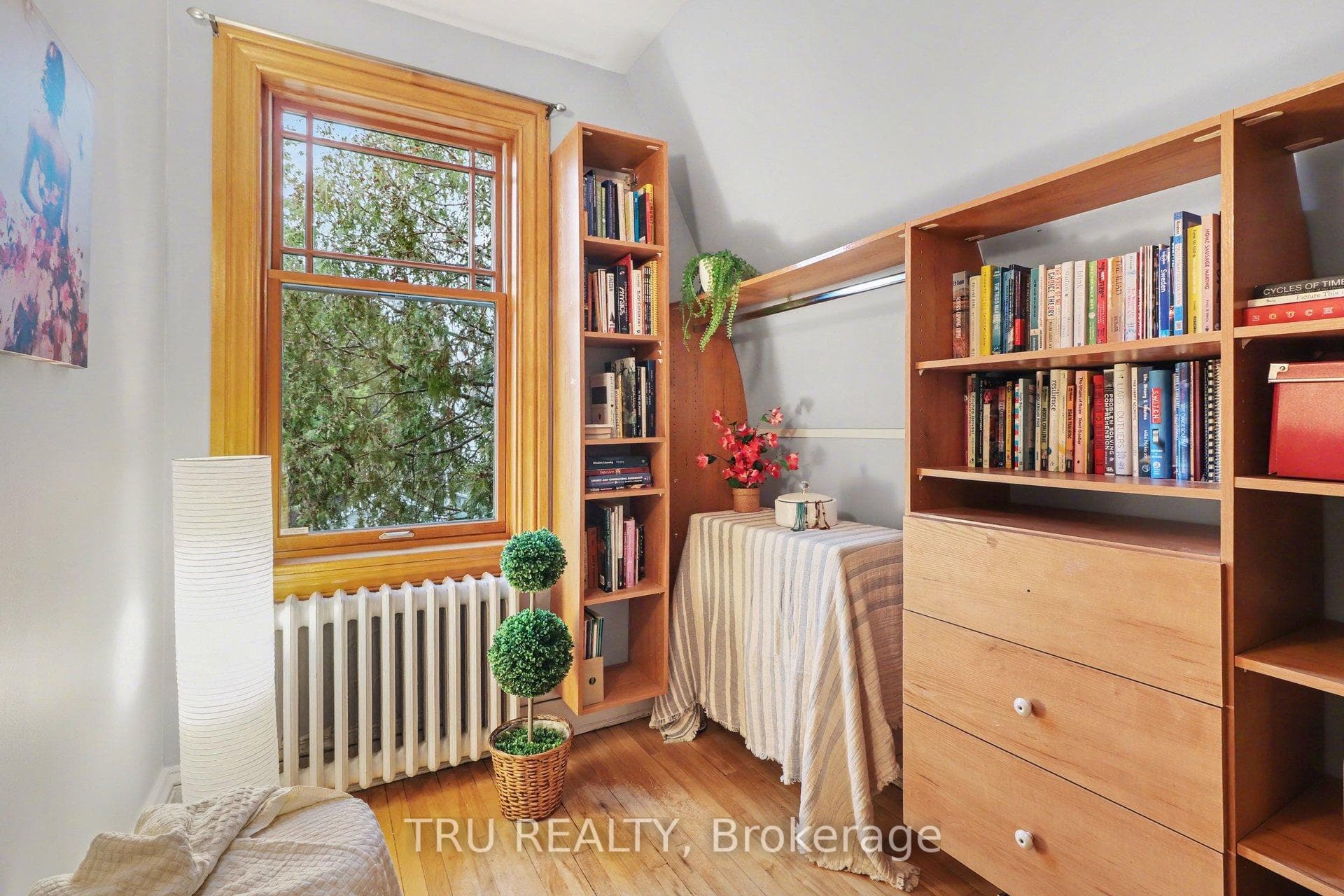 3rd bedroom / office/ den / dressing room