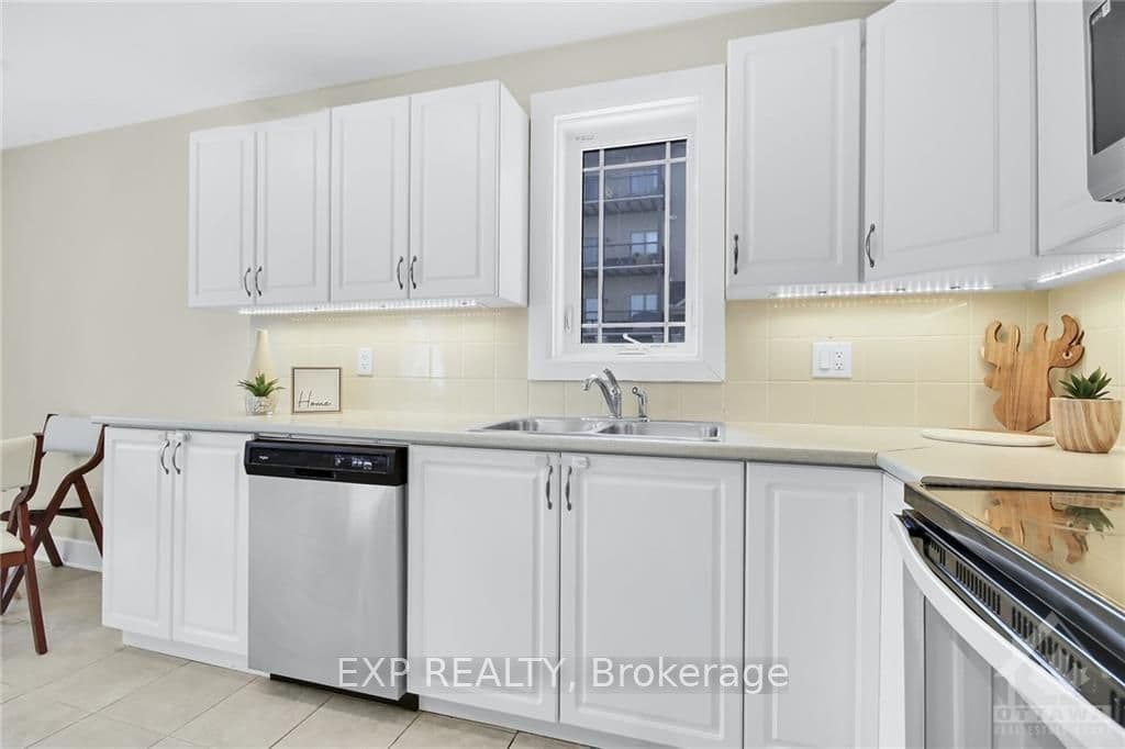 340 TRIBECA Unit 1 photo 8
