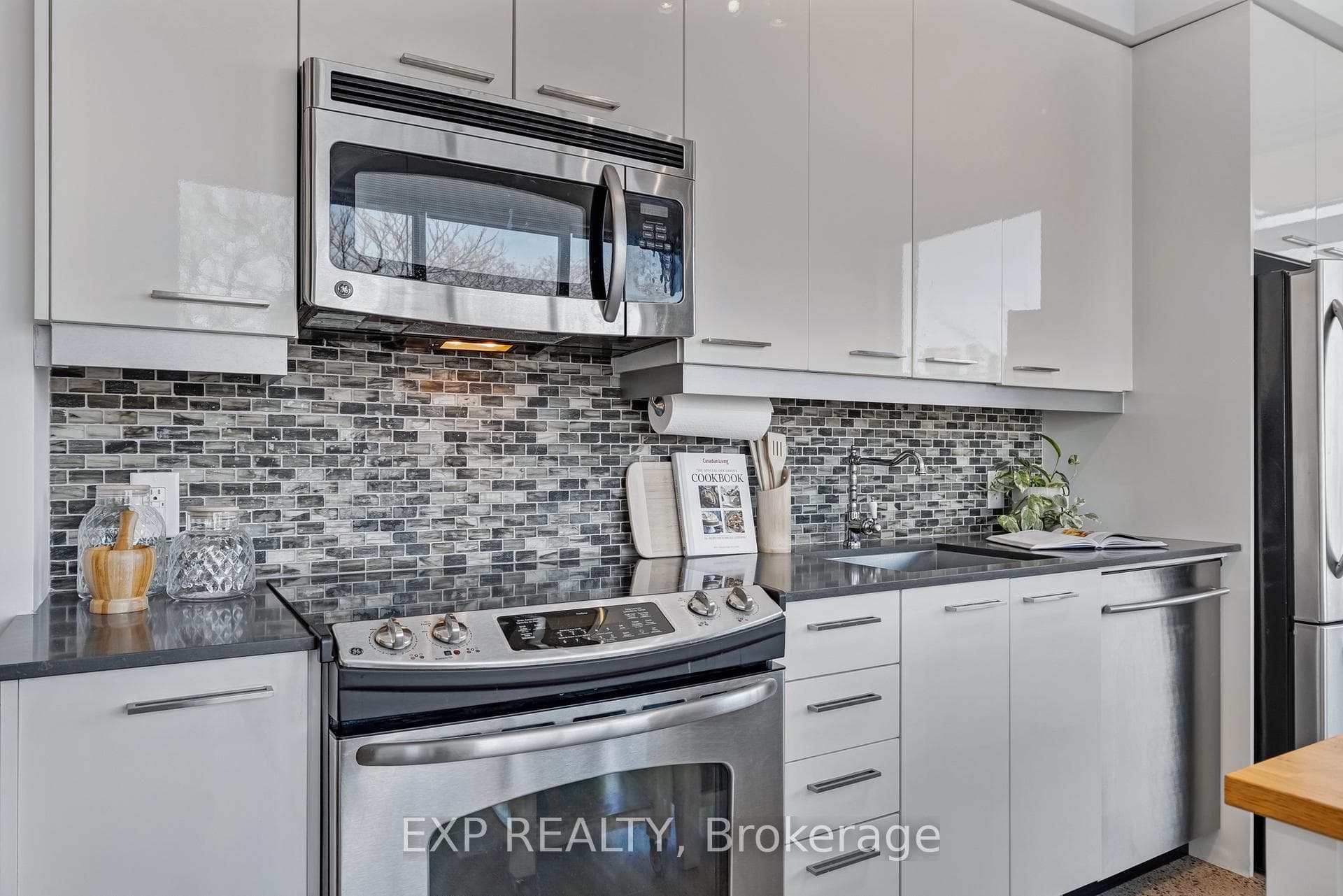 510 King Street Unit 409 photo 10