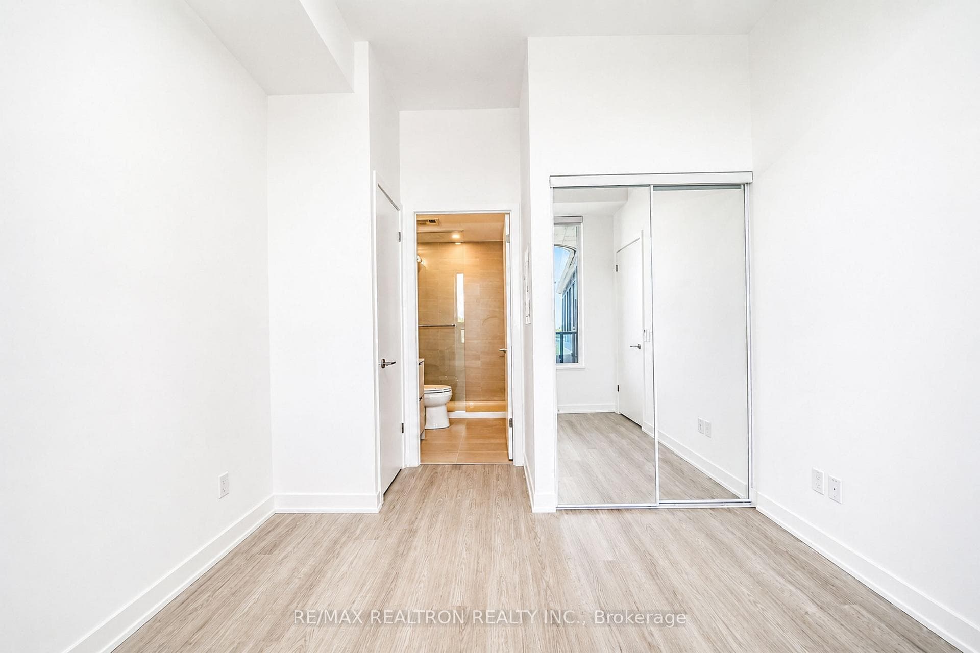 8188 Yonge Street Unit 627 photo 15