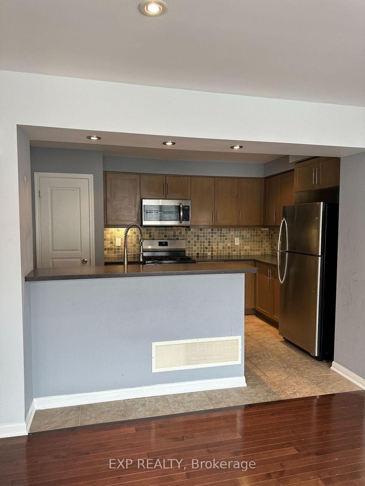 271 Wetenhall Landing N/A photo 2