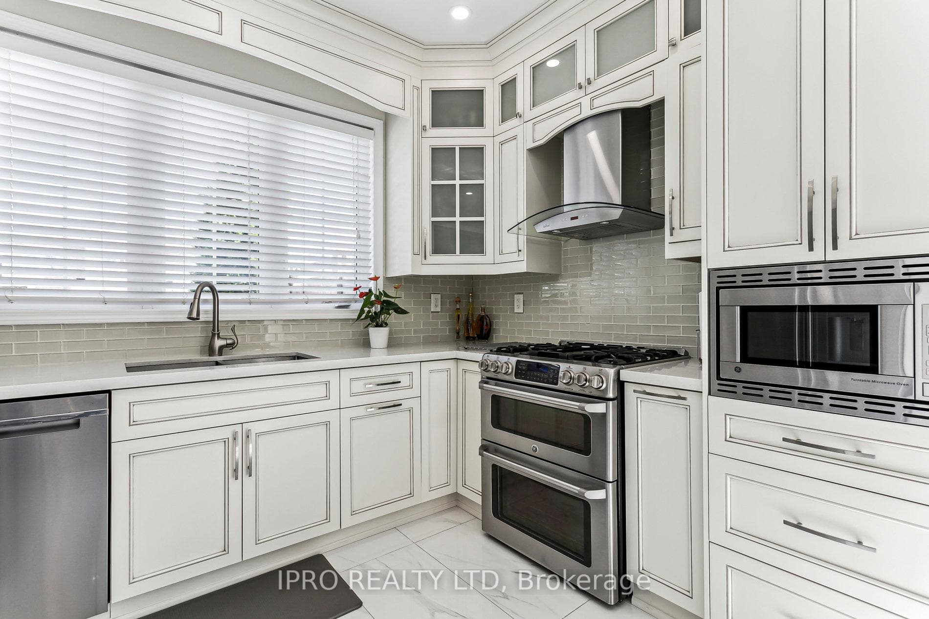 1032 Ferguson Drive photo 11