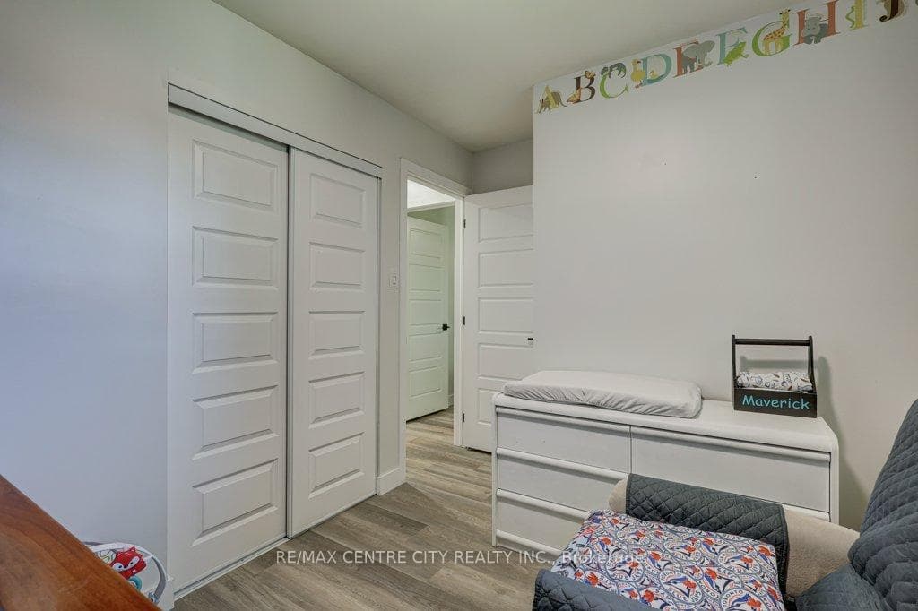 64 Moore Avenue photo 19