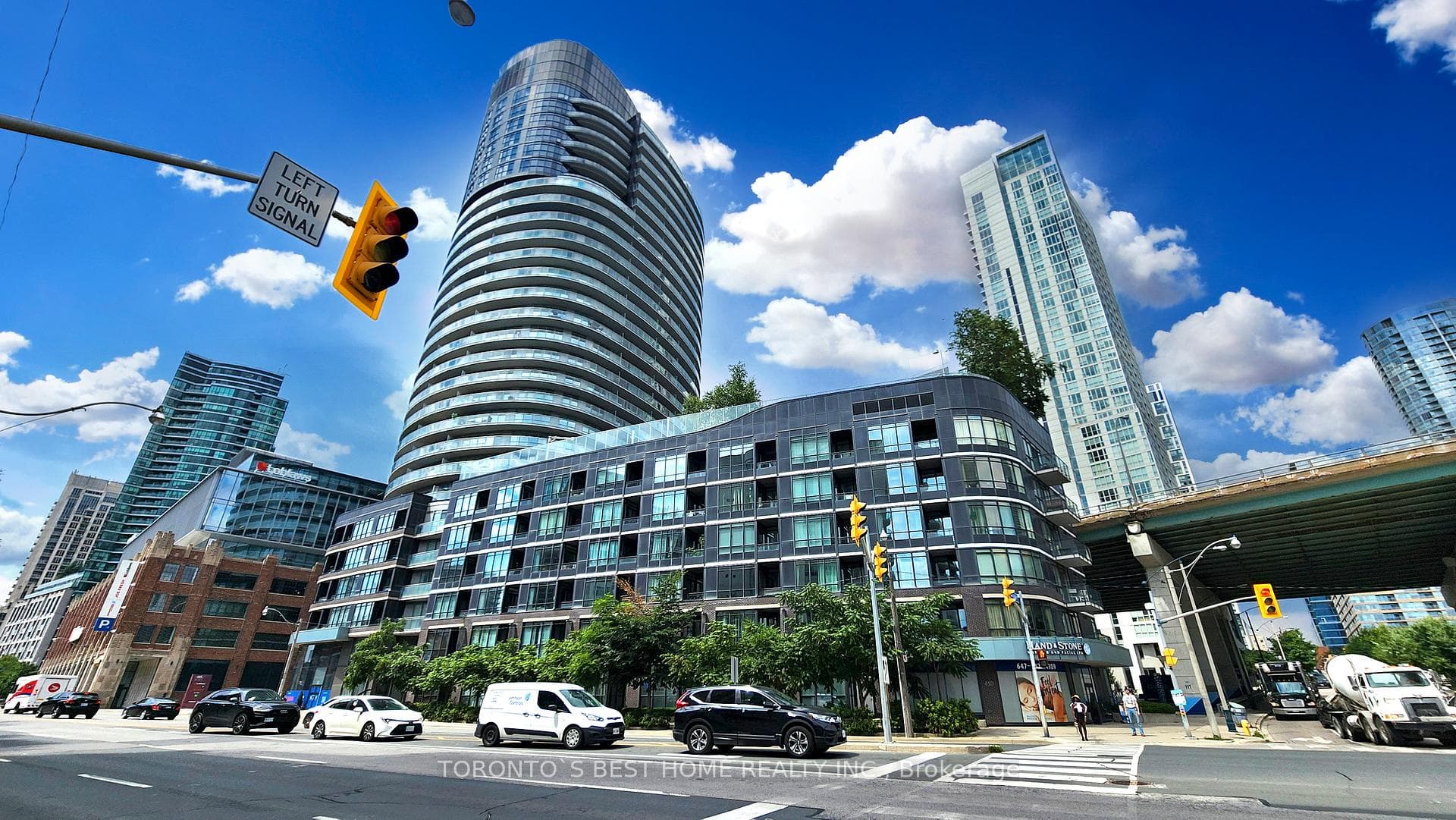 38 Dan Leckie Way Unit 816 photo 1