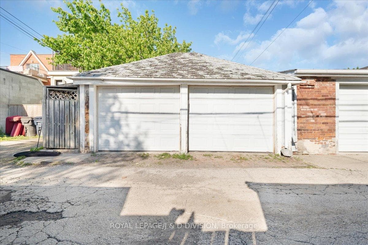 672 Shaw Street photo 38