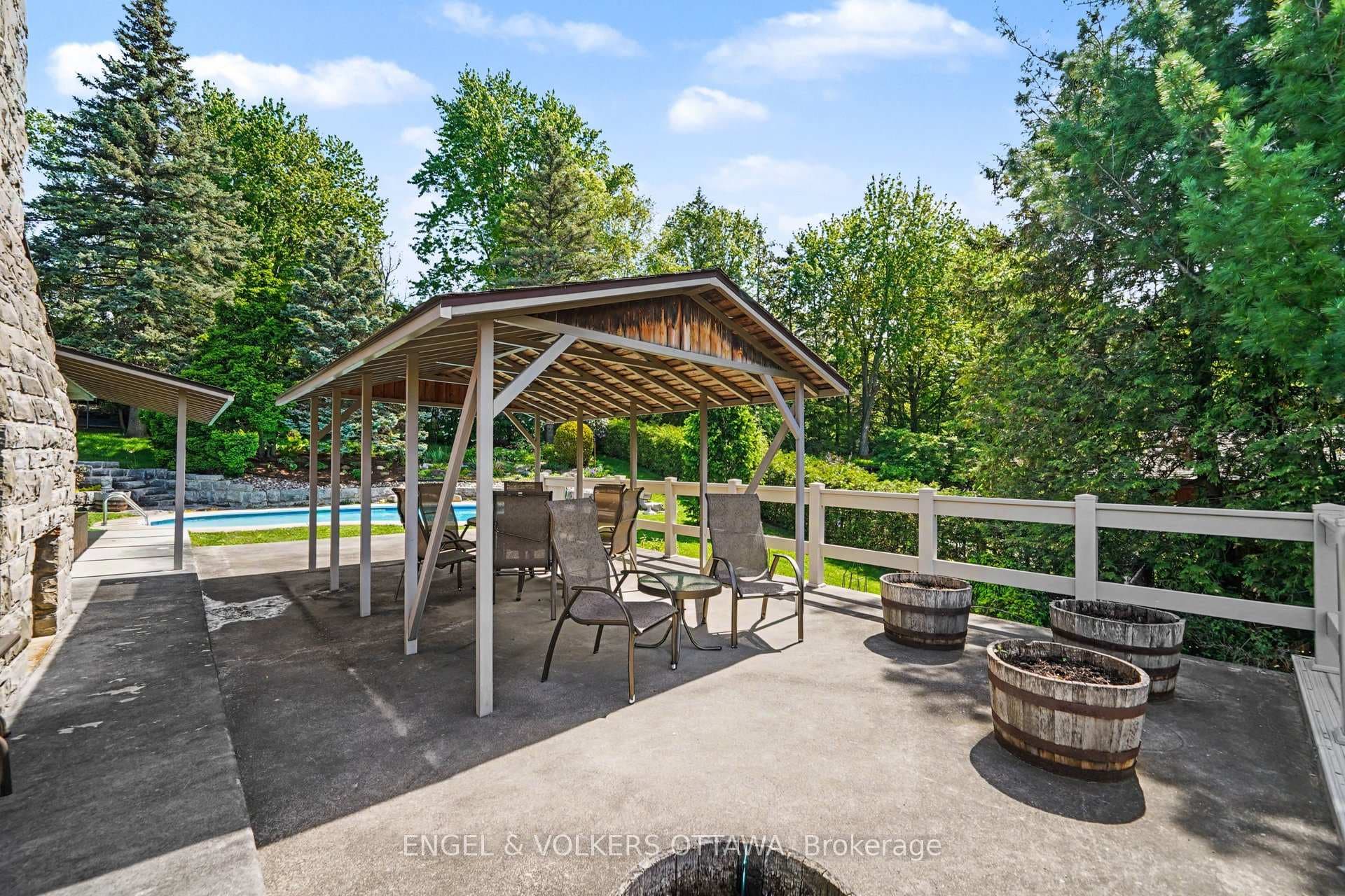 17 Goodwood Drive photo 41