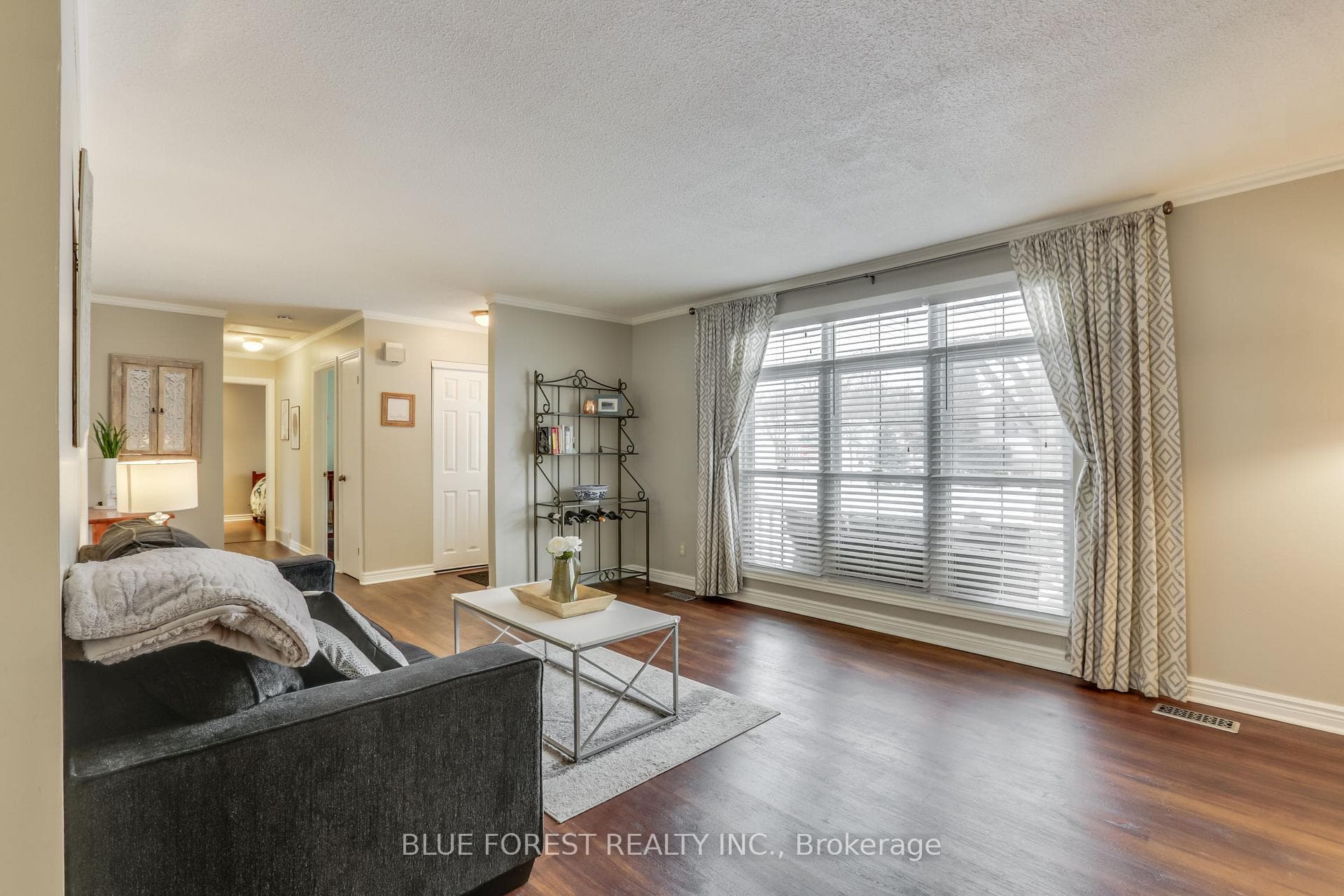 1089 Viscount Road photo 5