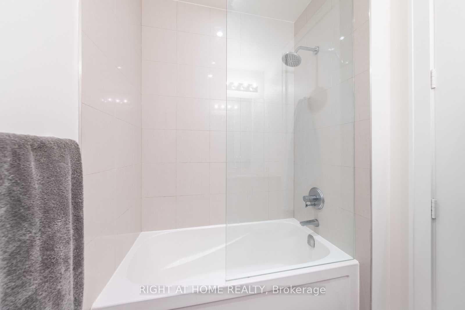 39 Queens Quay Unit 321 photo 9