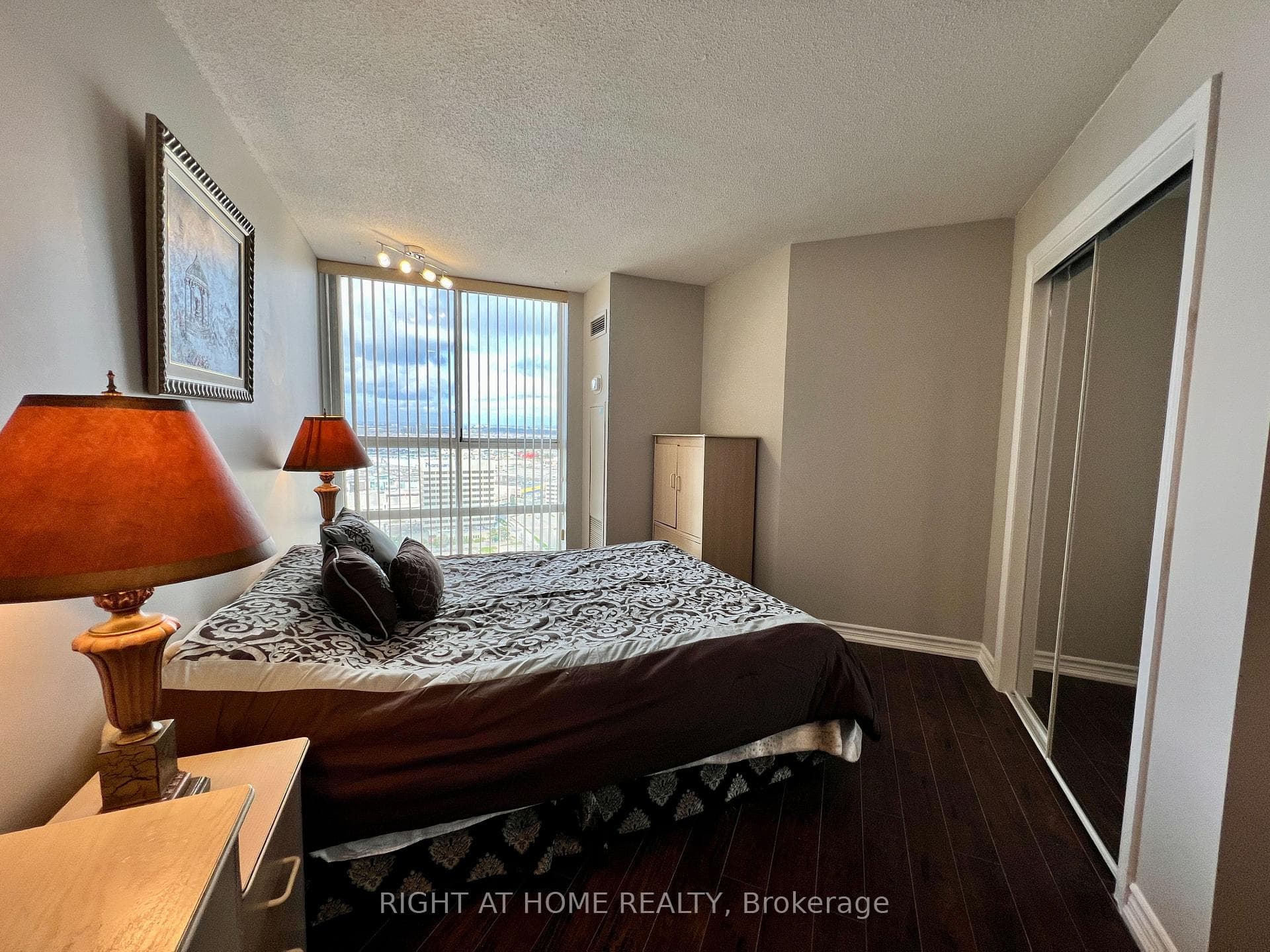 3650 Kaneff Crescent Unit PH6 photo 26