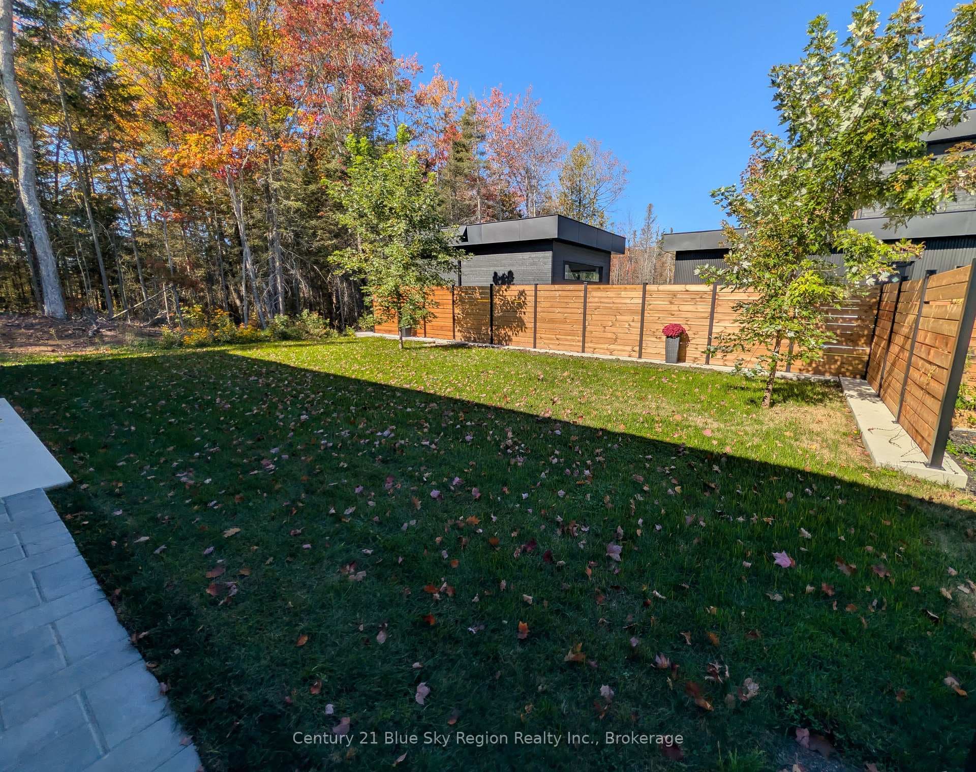 160 Sugarbush Street photo 3