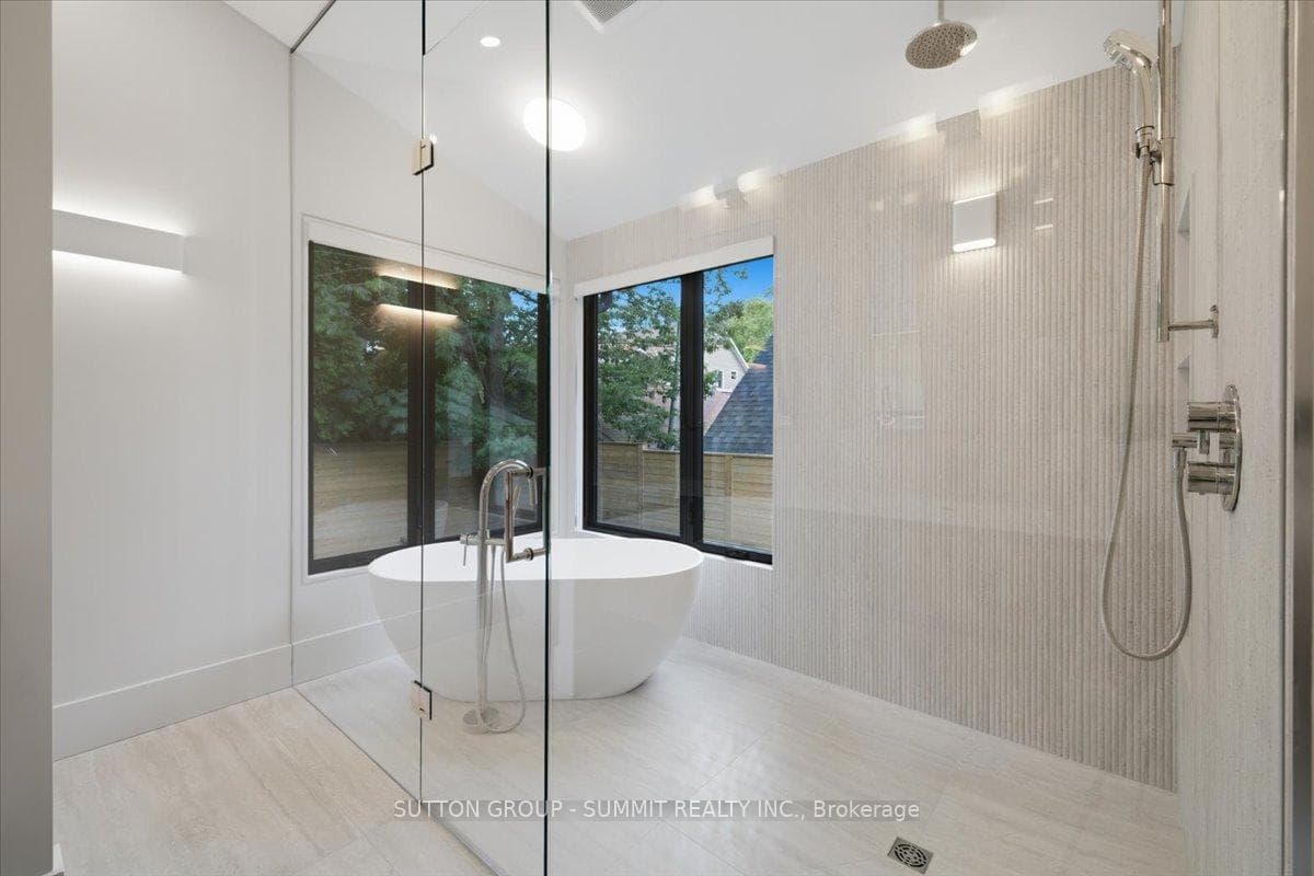 160 Allan Street photo 20