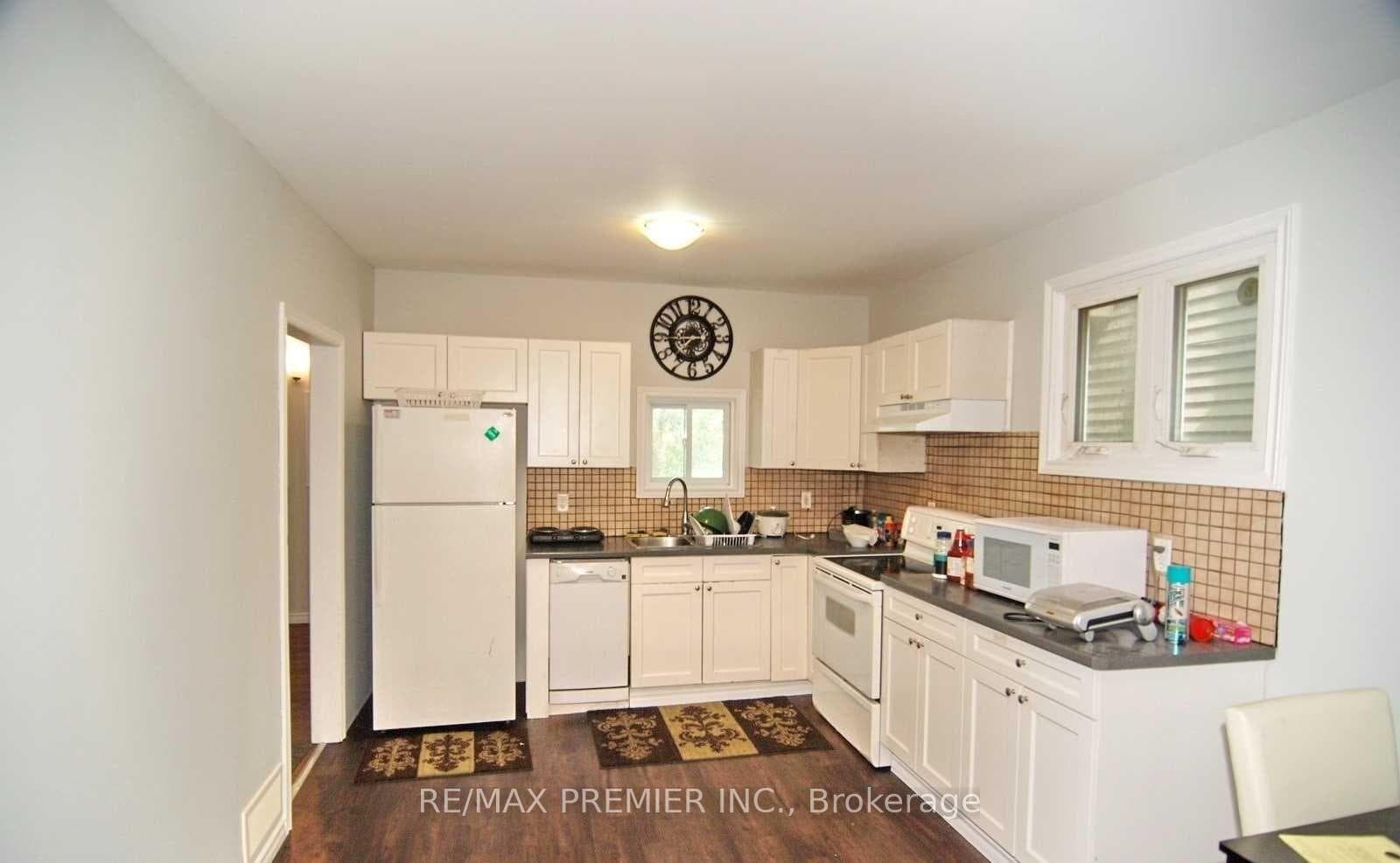 3588 Sandwich Street photo 6