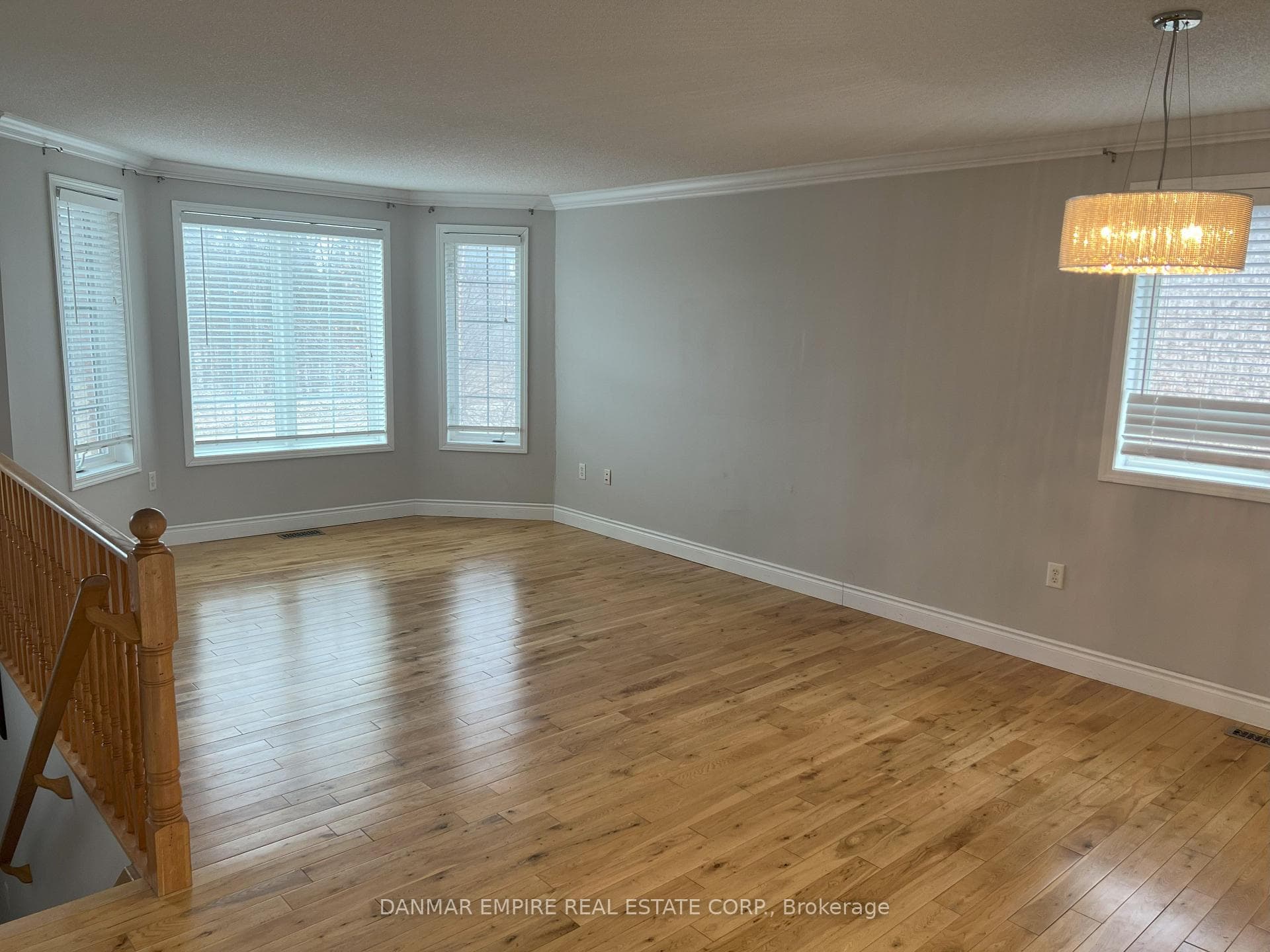 98 Sandringham Drive Unit Upper photo 3
