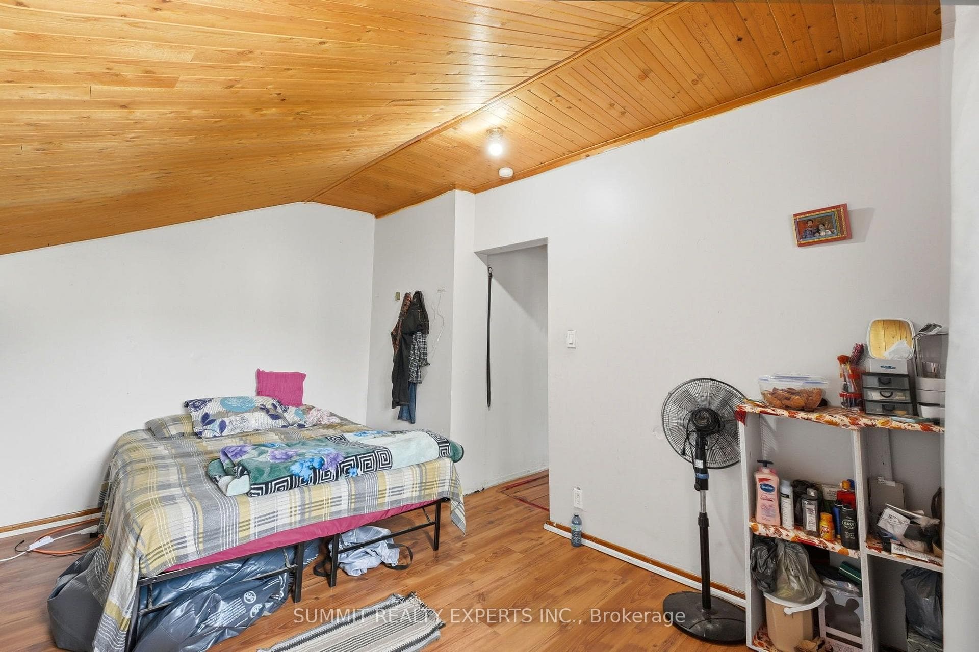 225 Ainsile Street photo 24