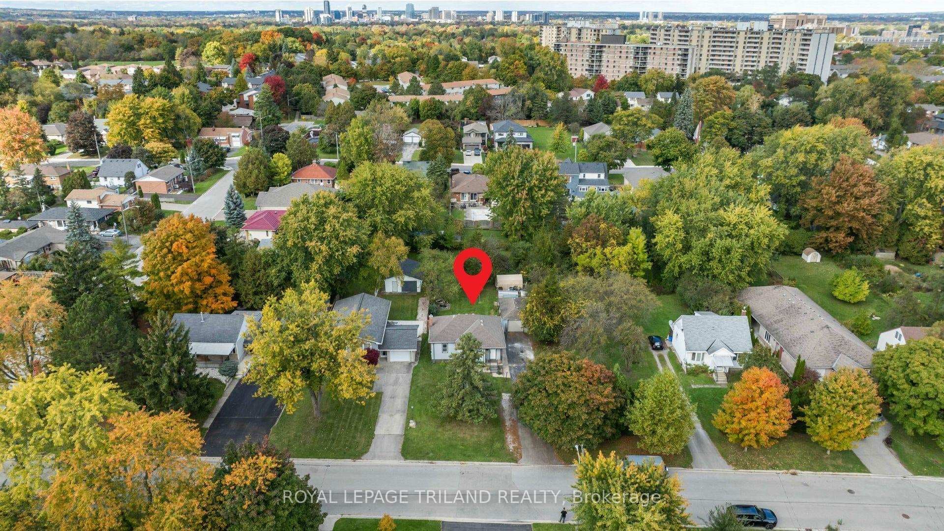 578 Creston Avenue photo 34