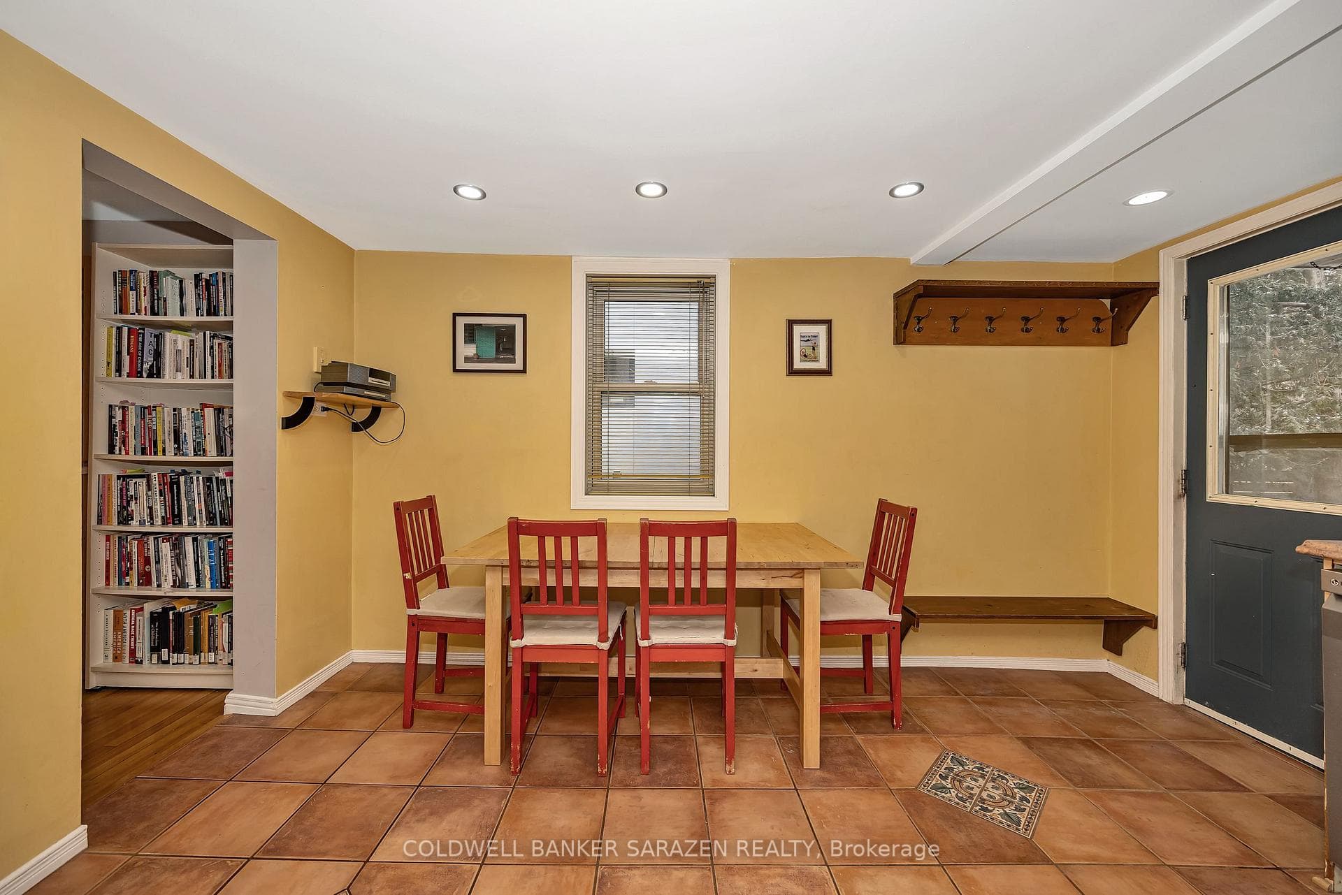 Large eat-in kitchen