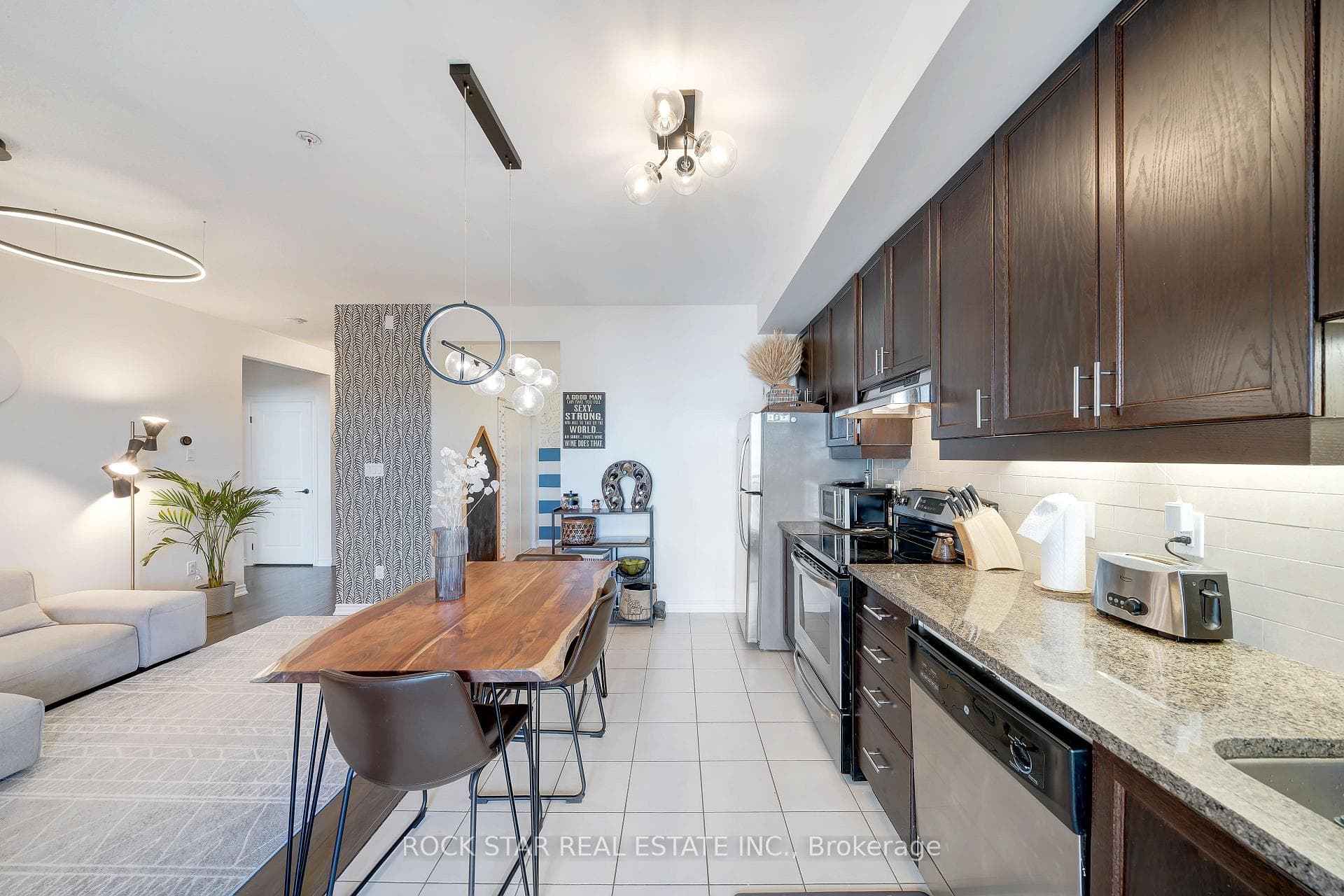 570 Lolita Gardens Unit 405 photo 8