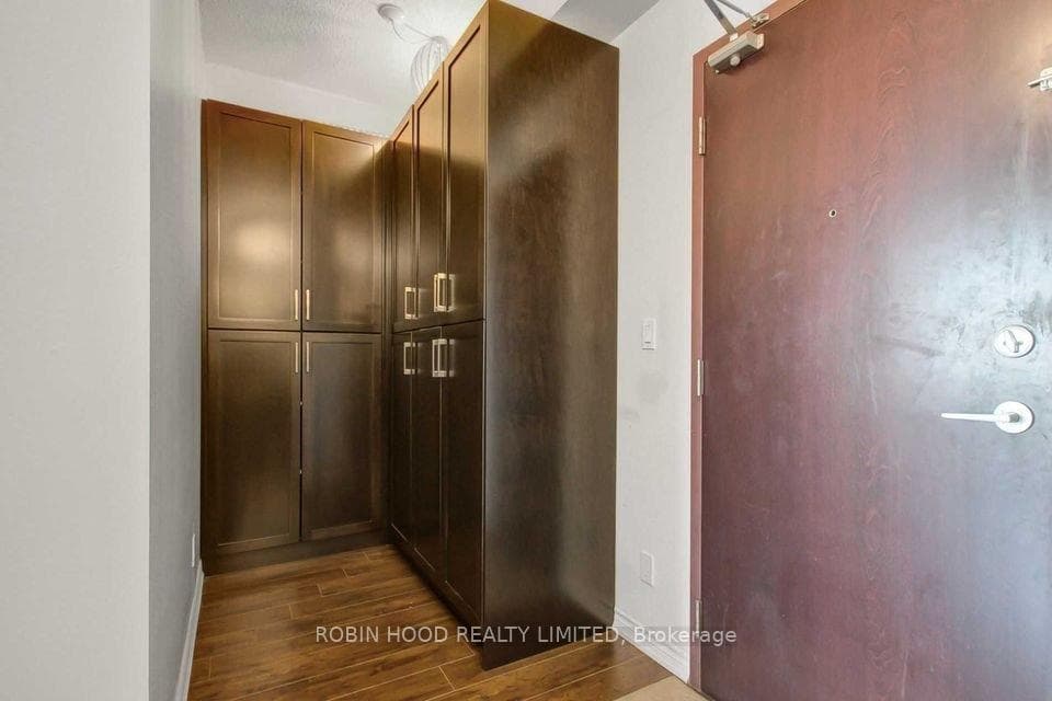 1328 Birchmount Road Unit 910 photo 10
