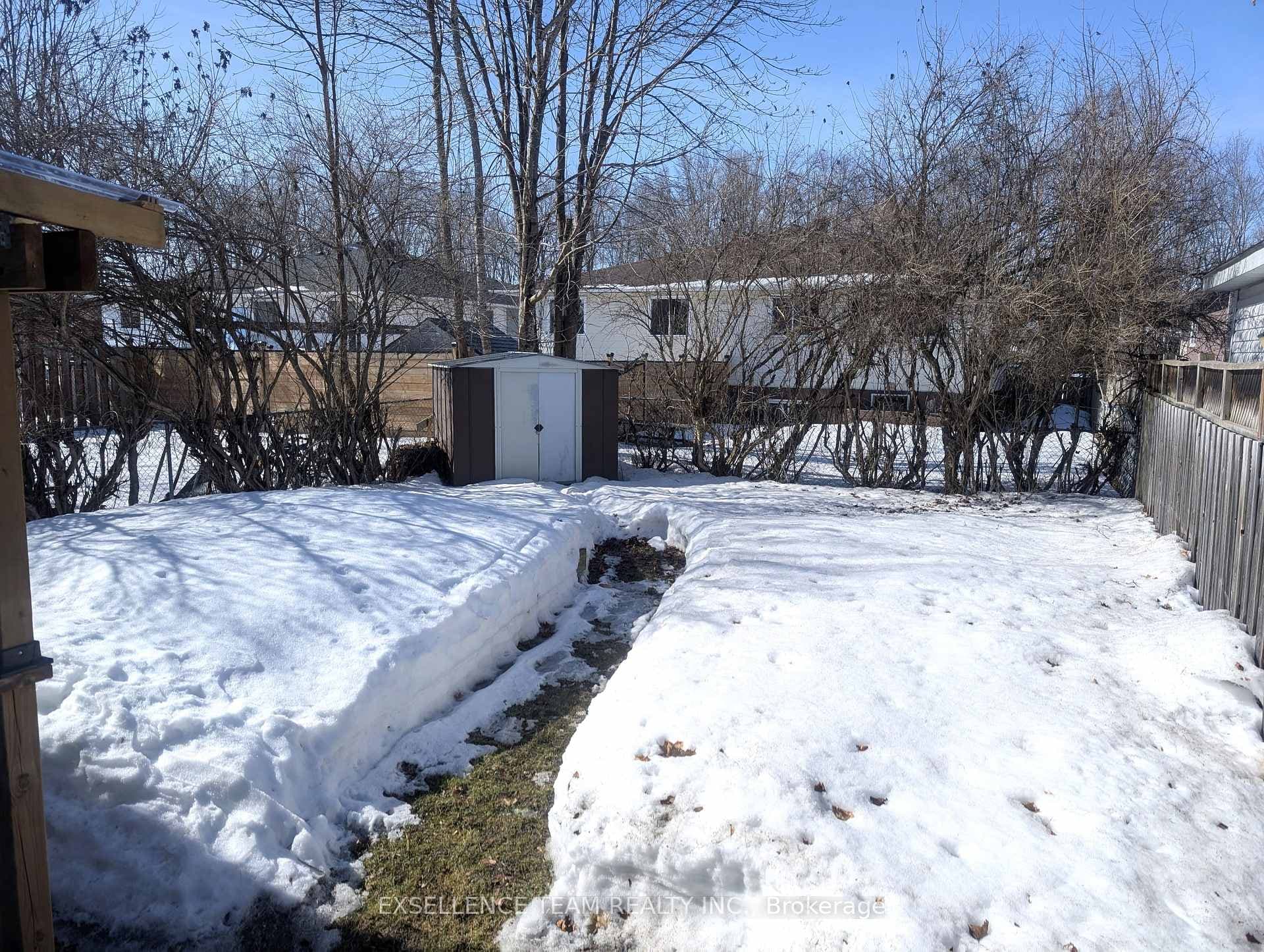 753 Glengarry Boulevard photo 4