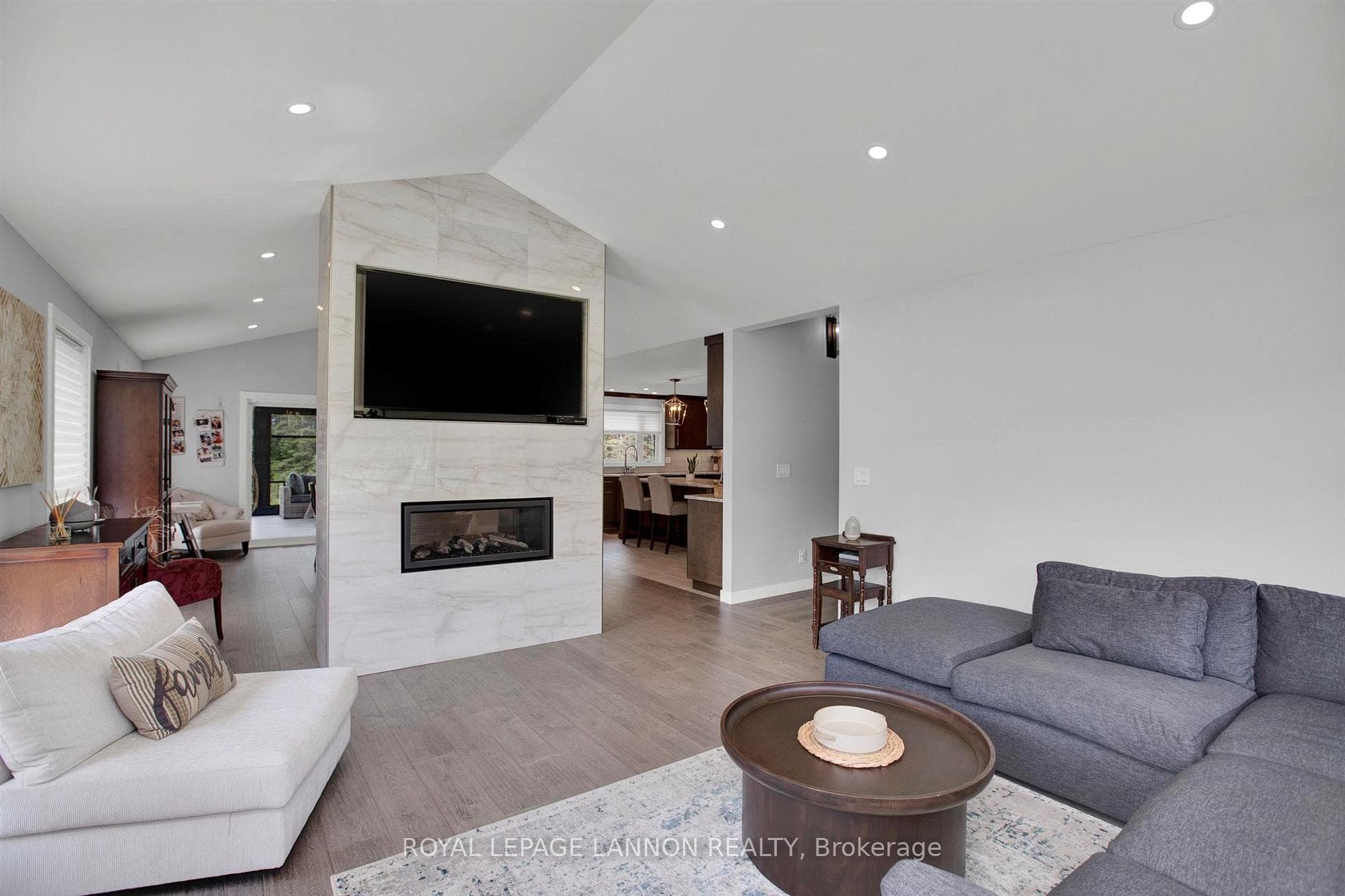2075 Foothill Drive photo 3