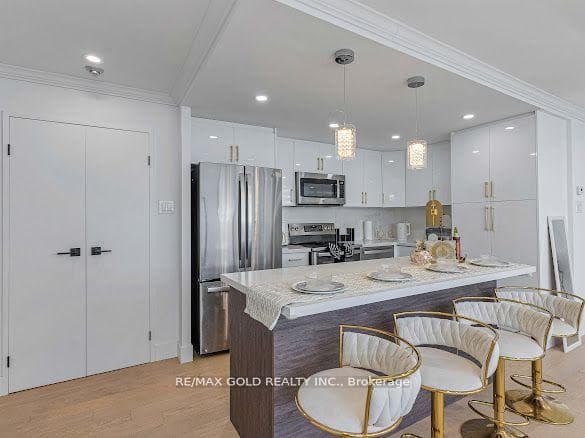 3700 Kaneff Crescent Unit 2108 photo 8