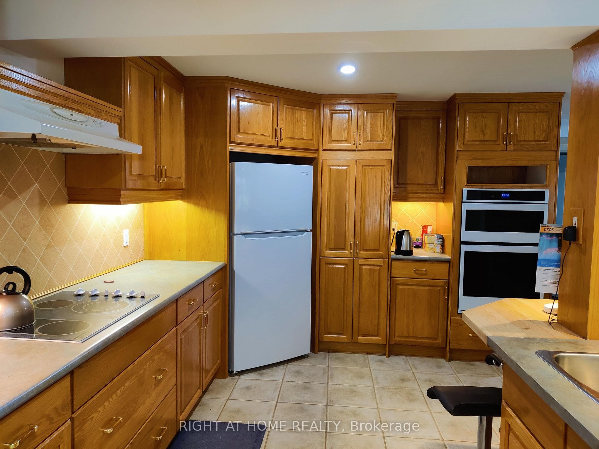 658 Foxcroft Boulevard Unit (Bsmnt) photo 17