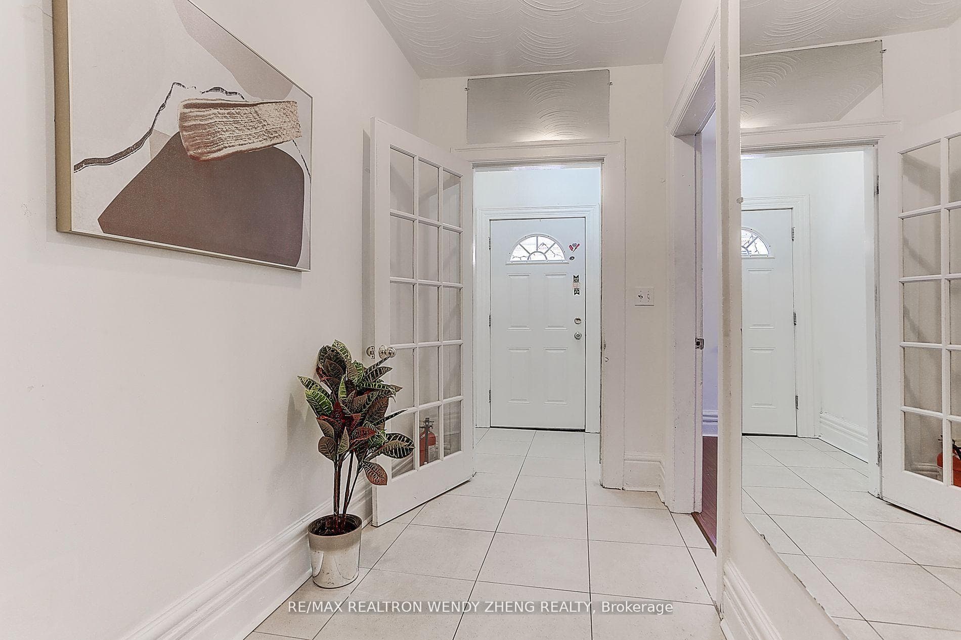 2179 Dundas Street photo 3
