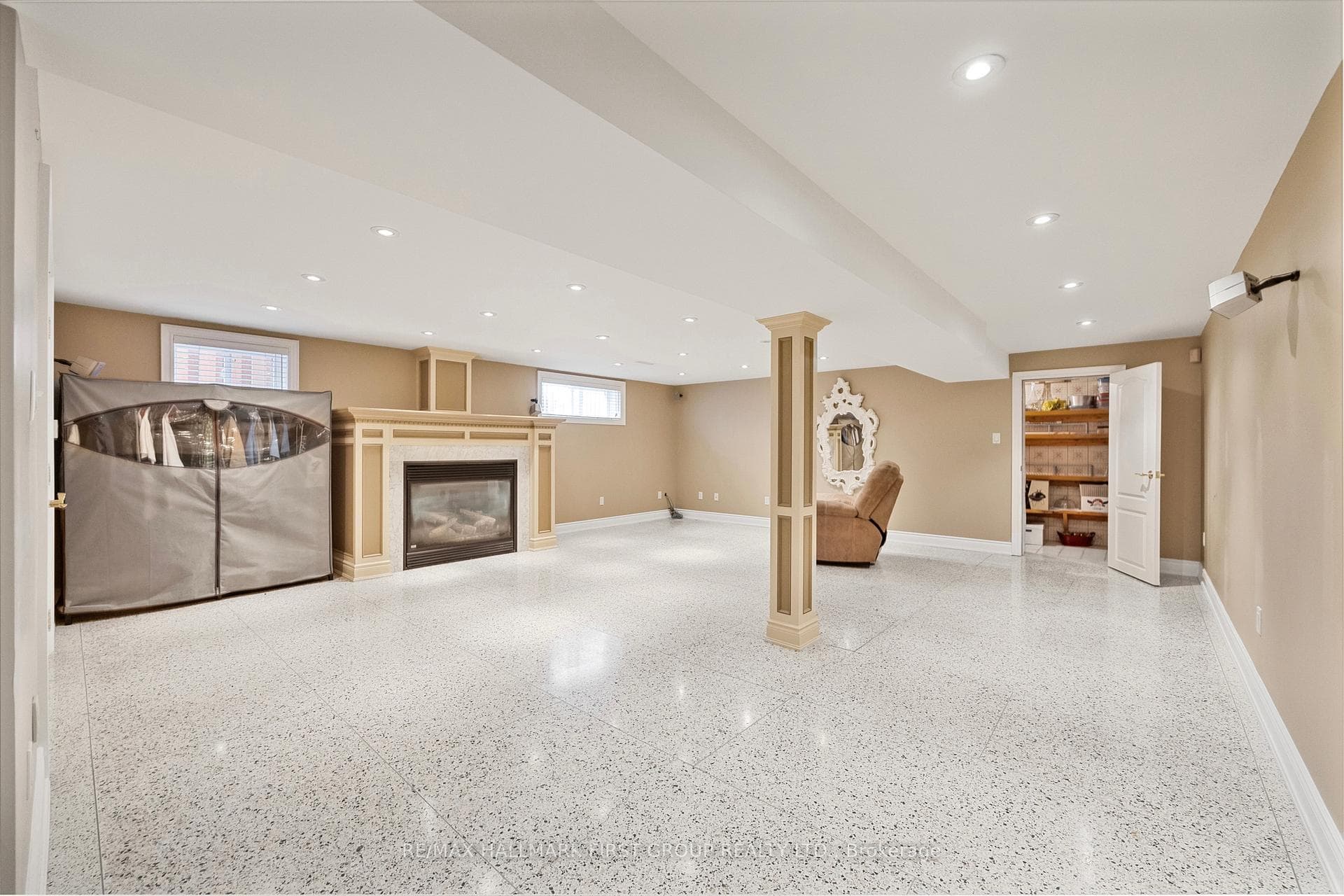 154 Fairglen Avenue photo 23