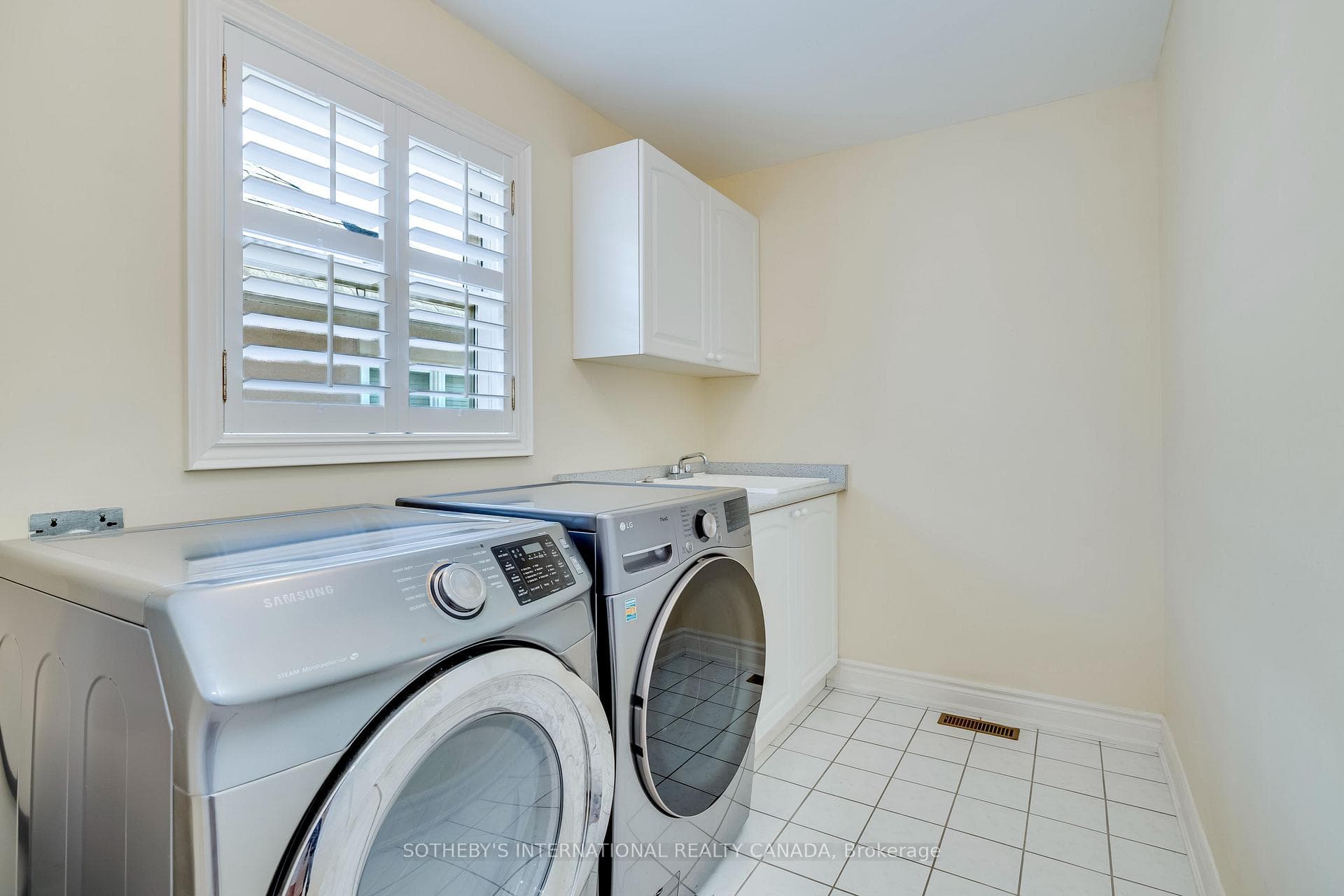 549 Renshaw Court photo 34