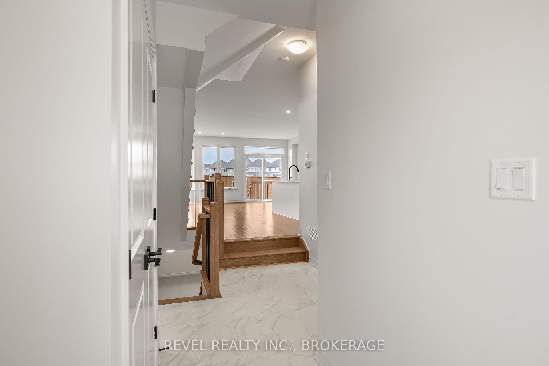 1075 Barrow Avenue photo 3