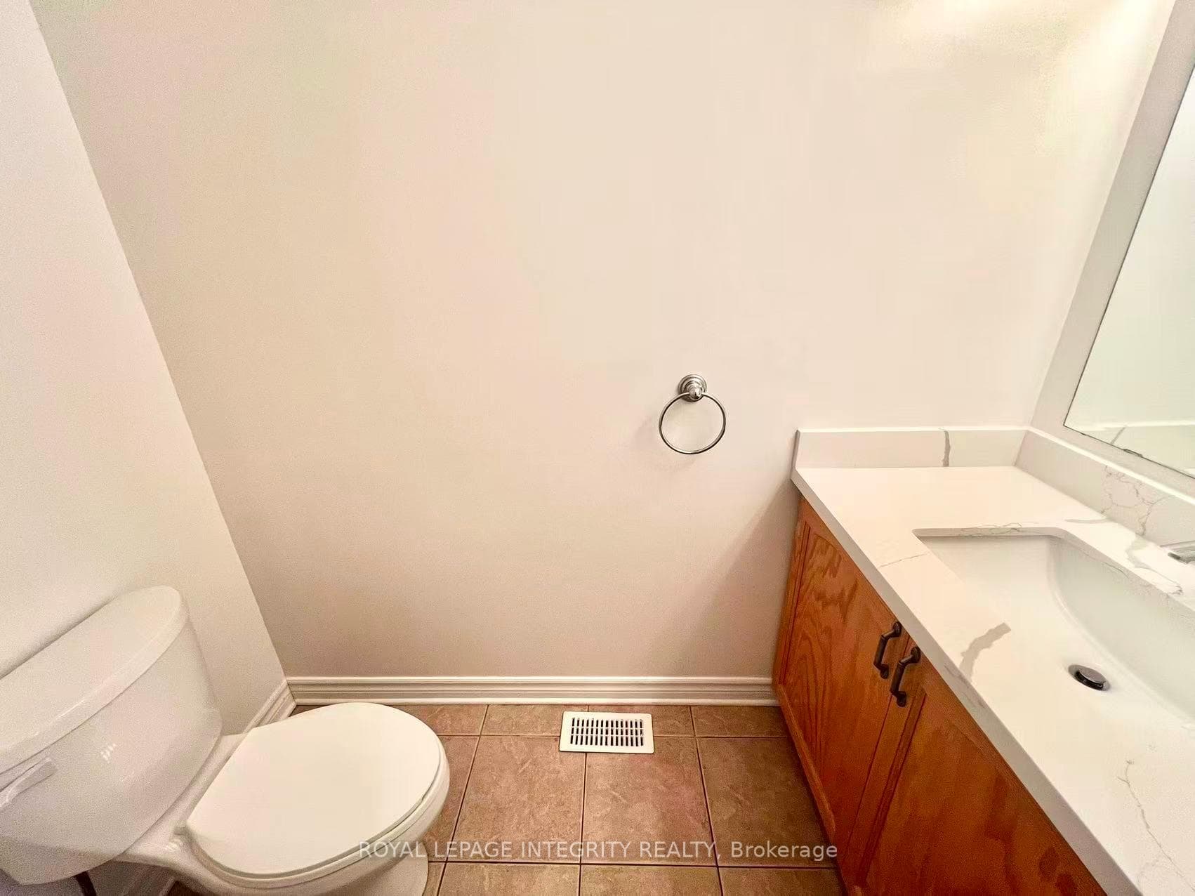 1029 Ottenbrite Crescent photo 5