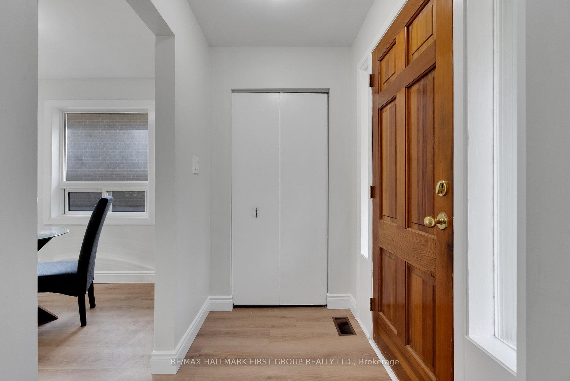 596 Rupert Avenue photo 3
