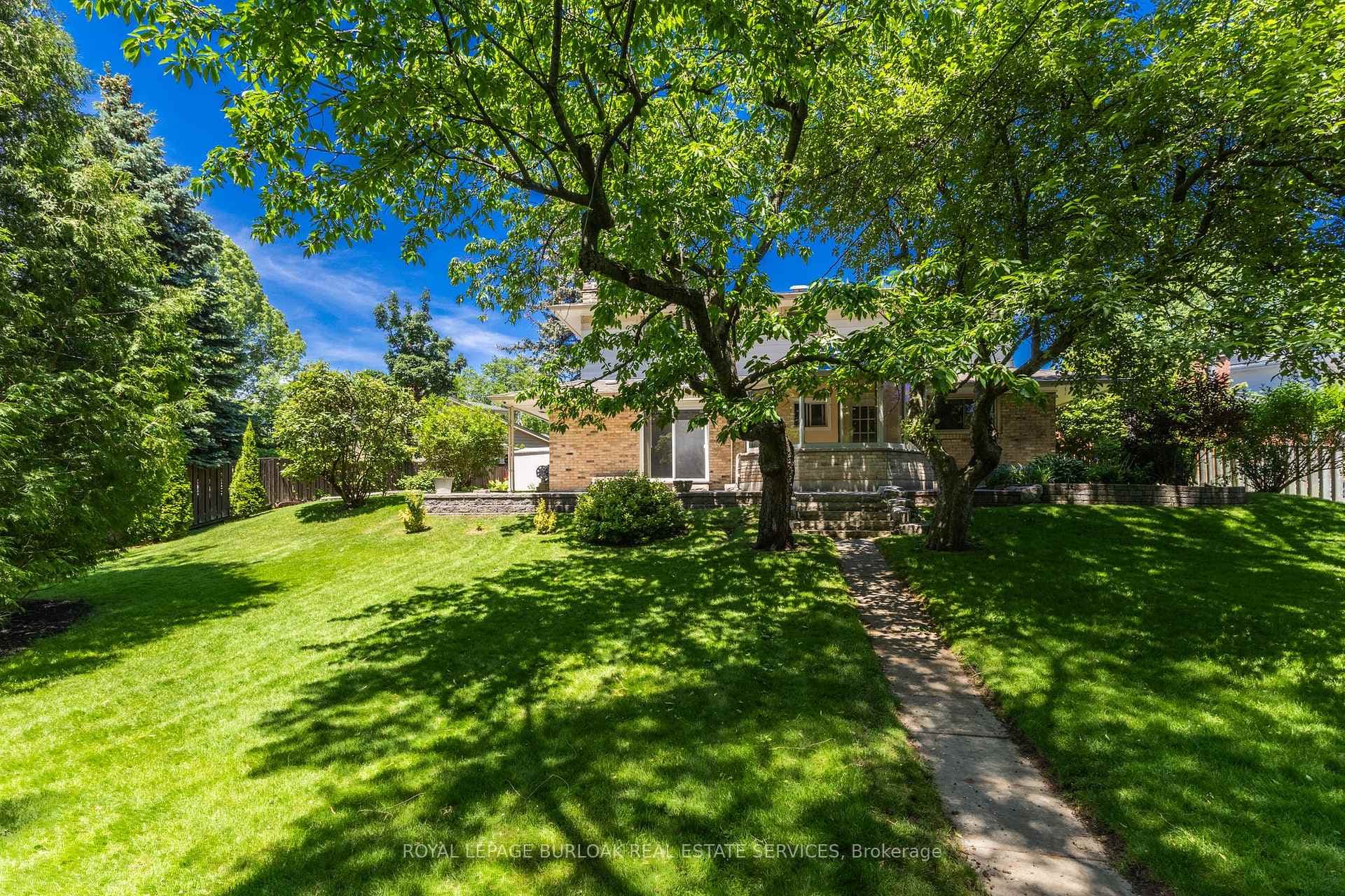 304 Oakwood Court photo 39