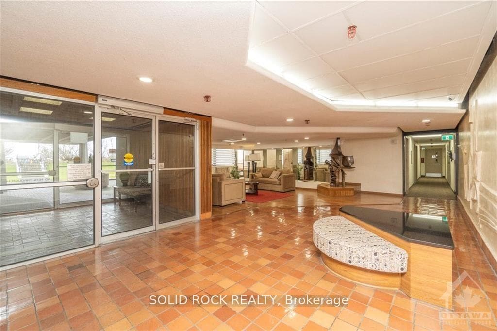 415 Greenview Avenue Unit 309 photo 4