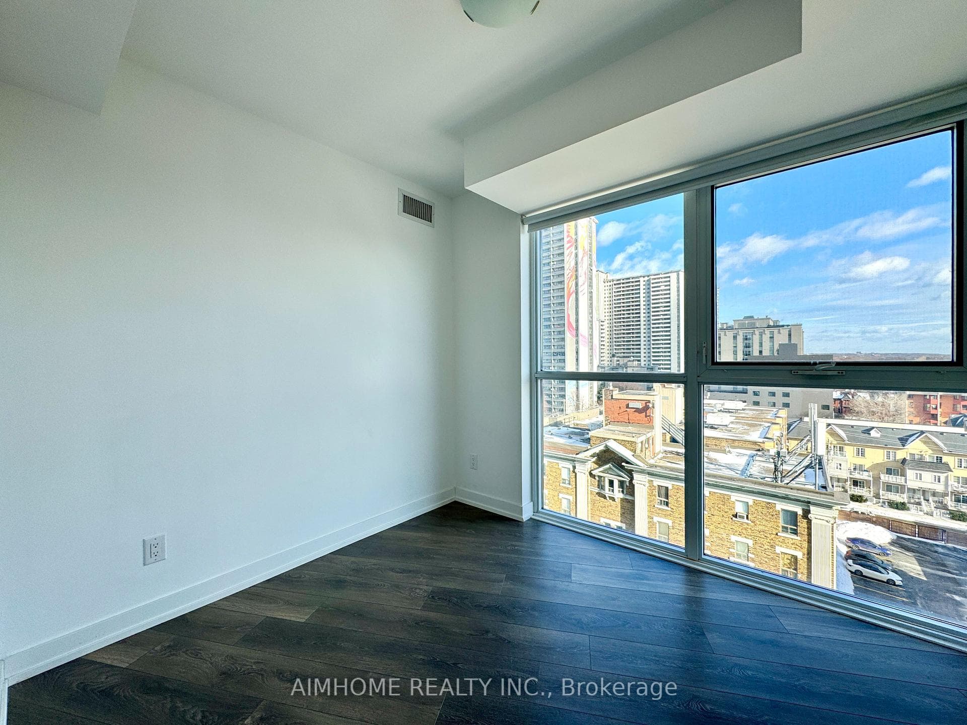 159 Wellesley Street Unit 704 photo 12