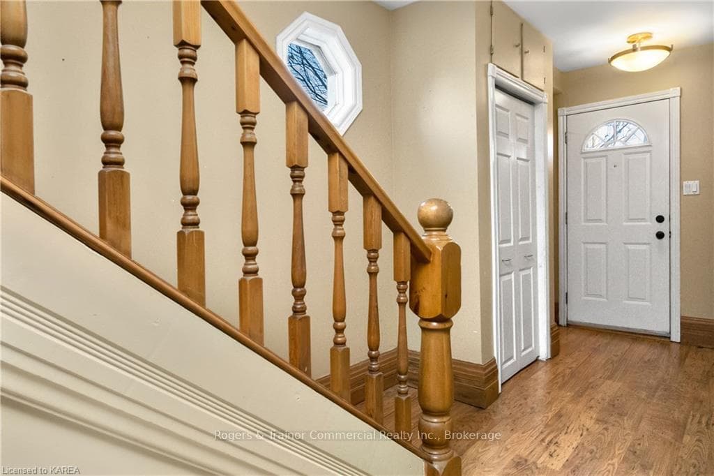 574 FRONTENAC Street photo 4