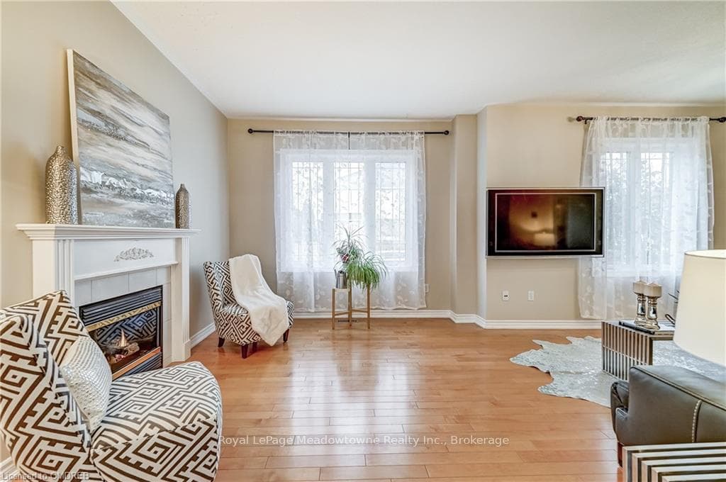 242 SHERWOOD Road photo 11