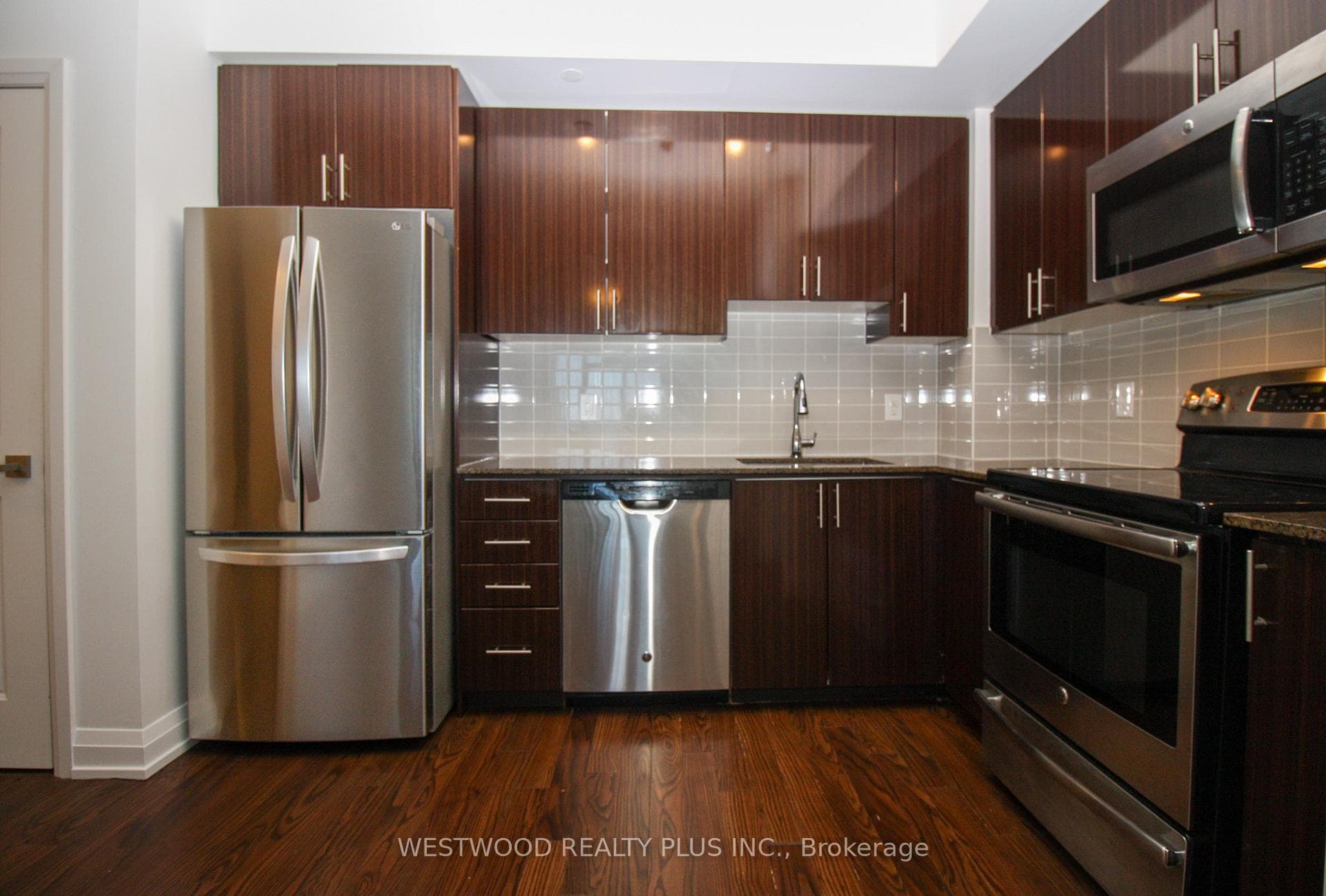 7171 Yonge Street Unit 1607 photo 10