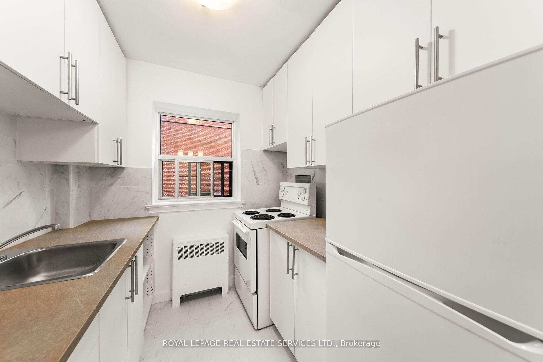 308 The Kingsway N/A Unit 110 photo 12