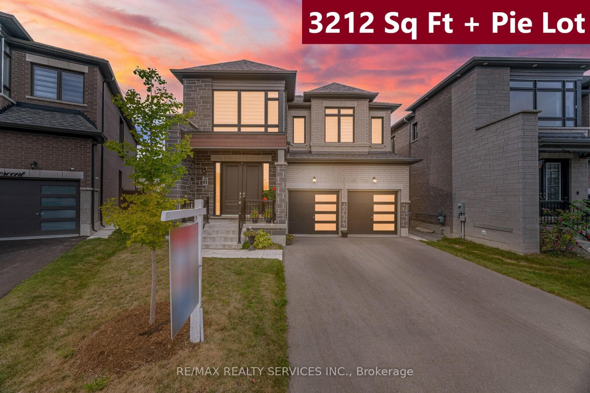 36 Lowell Crescent photo 1