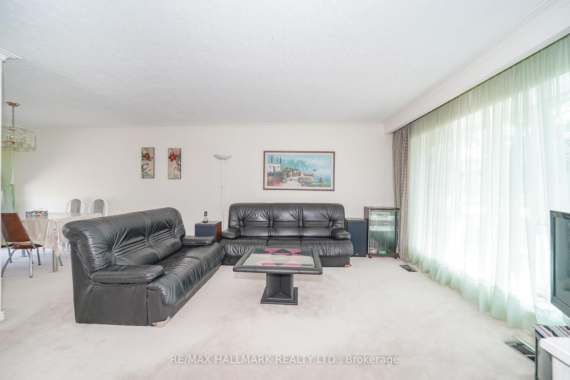 60 Vradenberg Drive photo 13