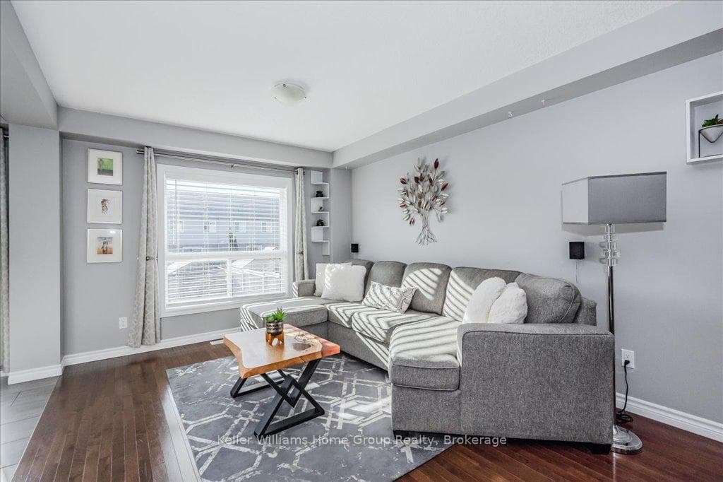 202 Couling Crescent photo 7