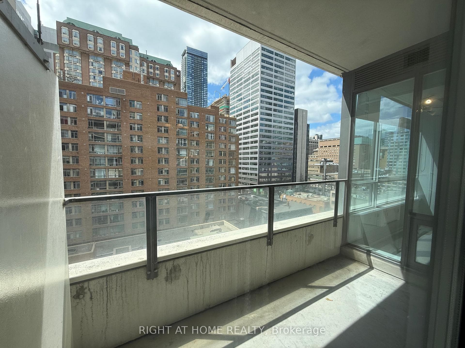 111 Elizabeth Street Unit 1118 photo 32
