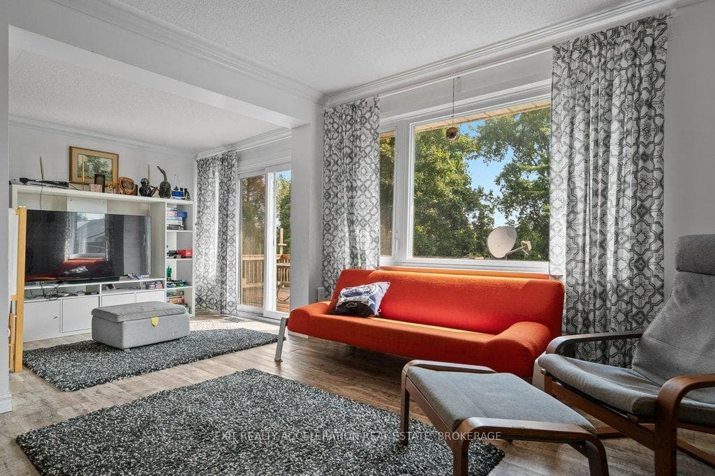 400 Dundas Street photo 7