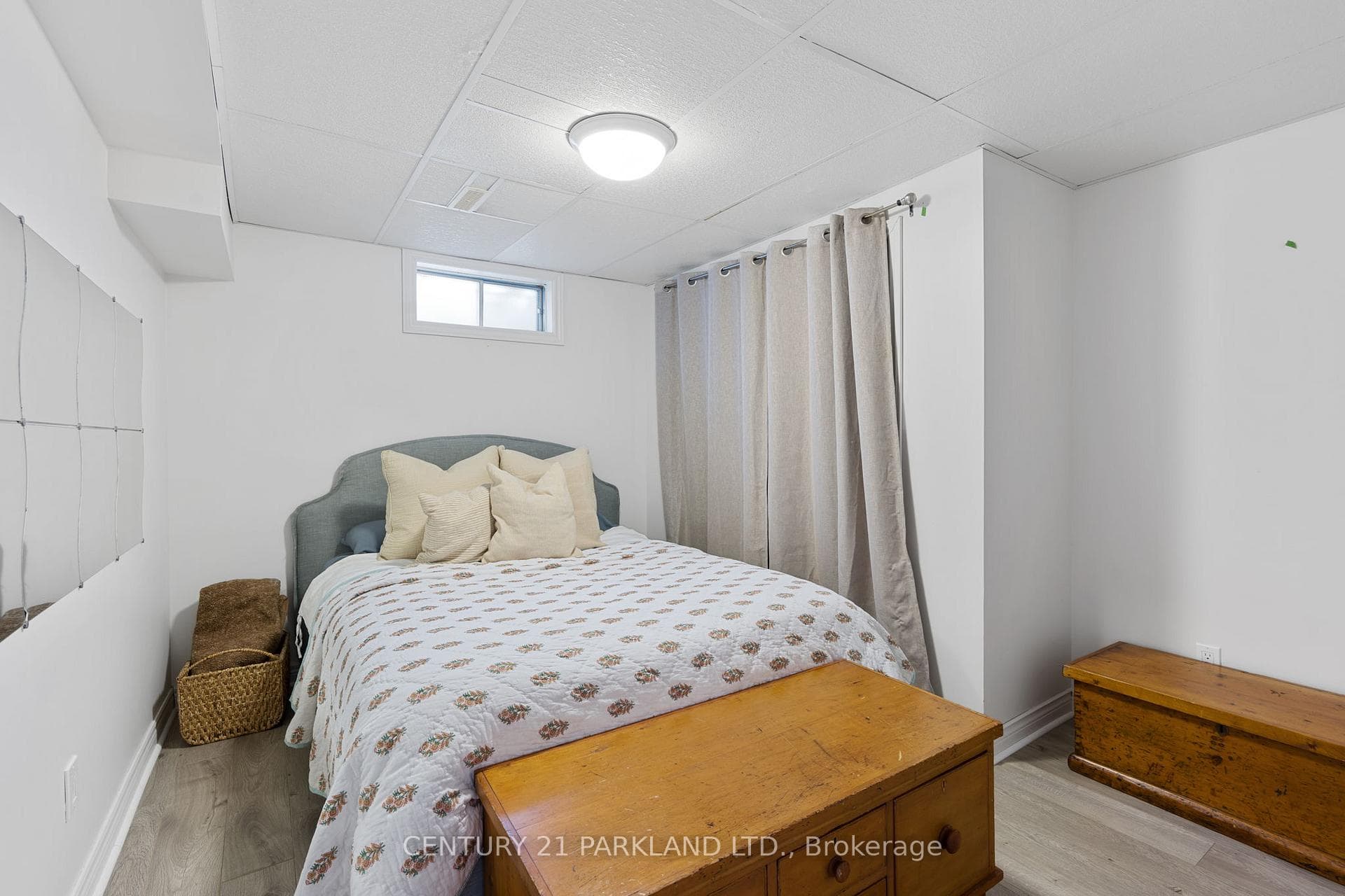 57 Manning Crescent photo 36