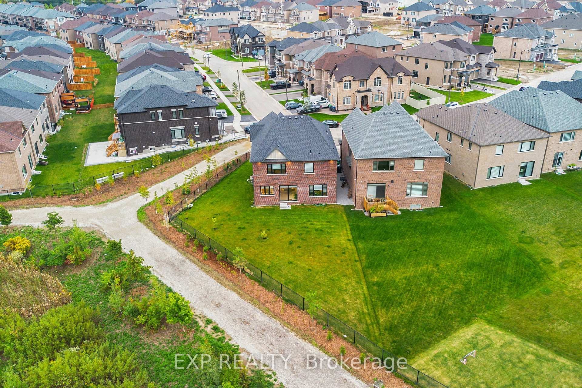 BACKING ONTO GREEN SPACE