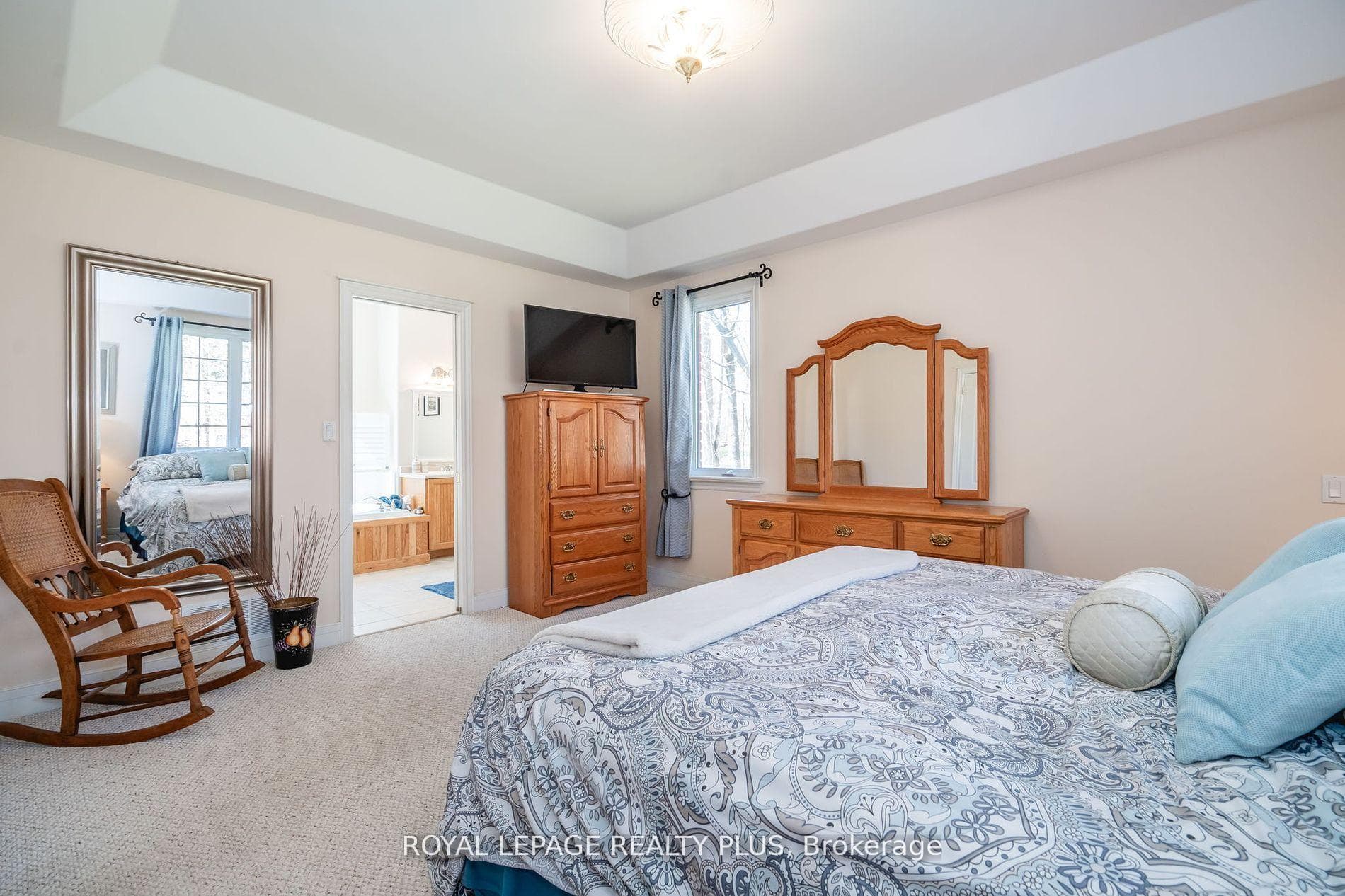 10 Meadowbrook Boulevard photo 12