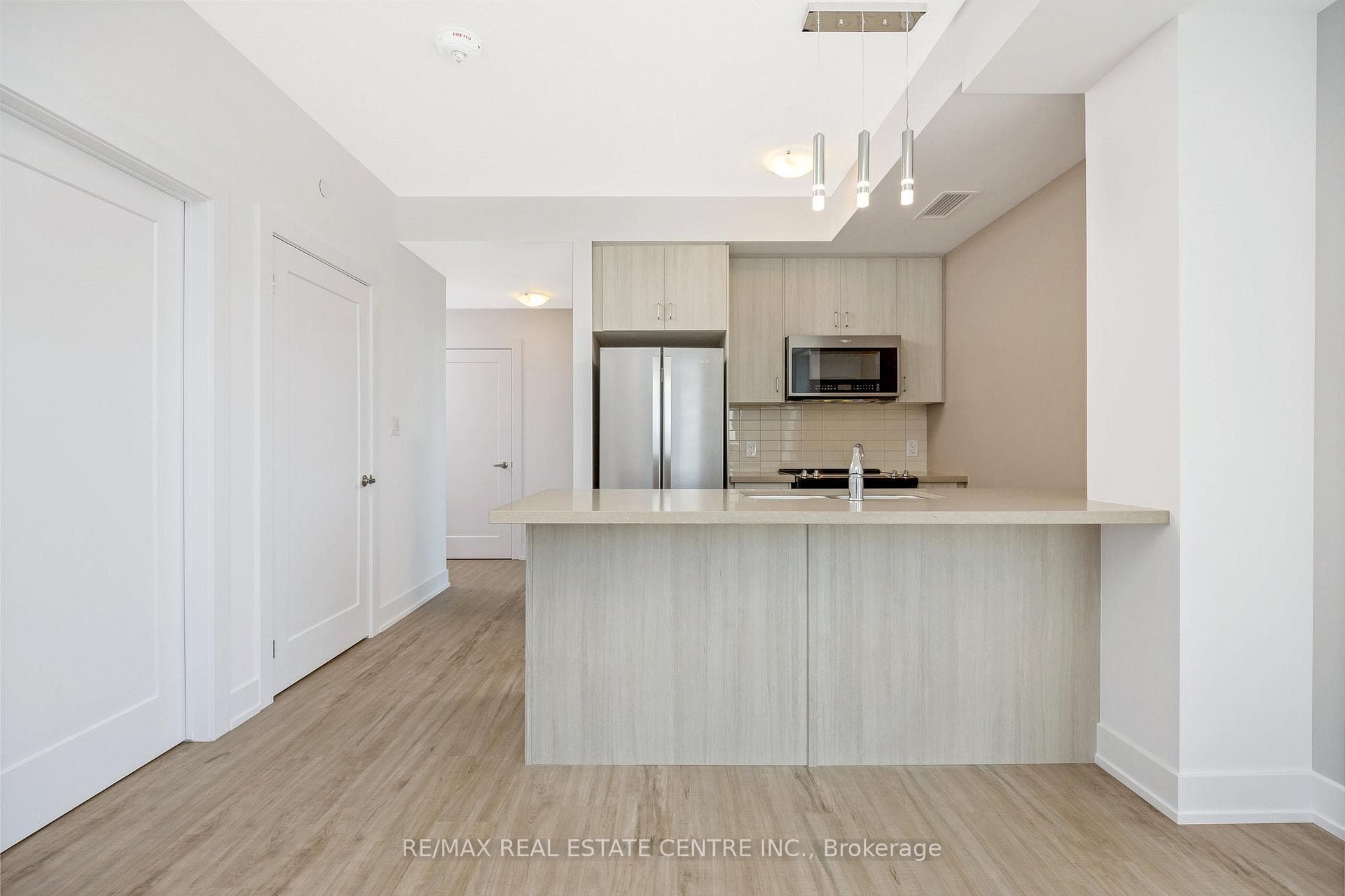 470 Dundas Street Unit 712 photo 8