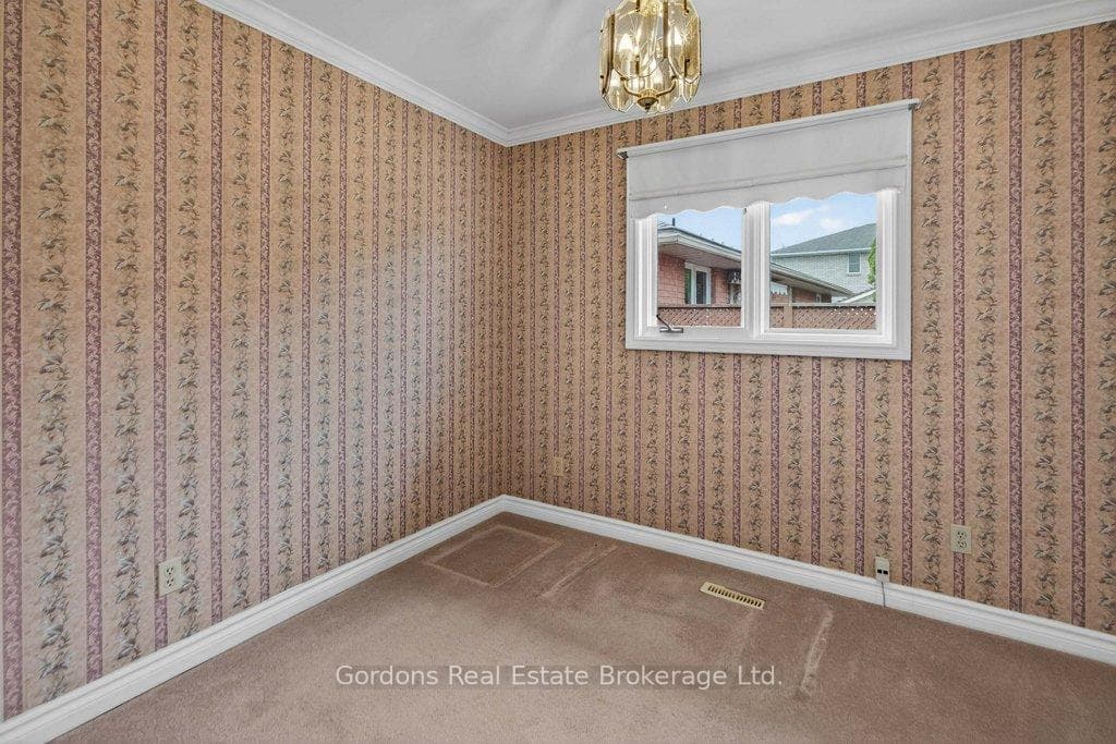 6 Wilmot Court photo 28