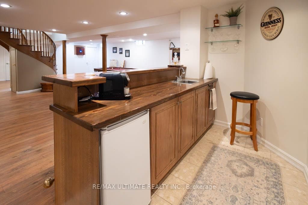 820 Regal Crescent photo 34